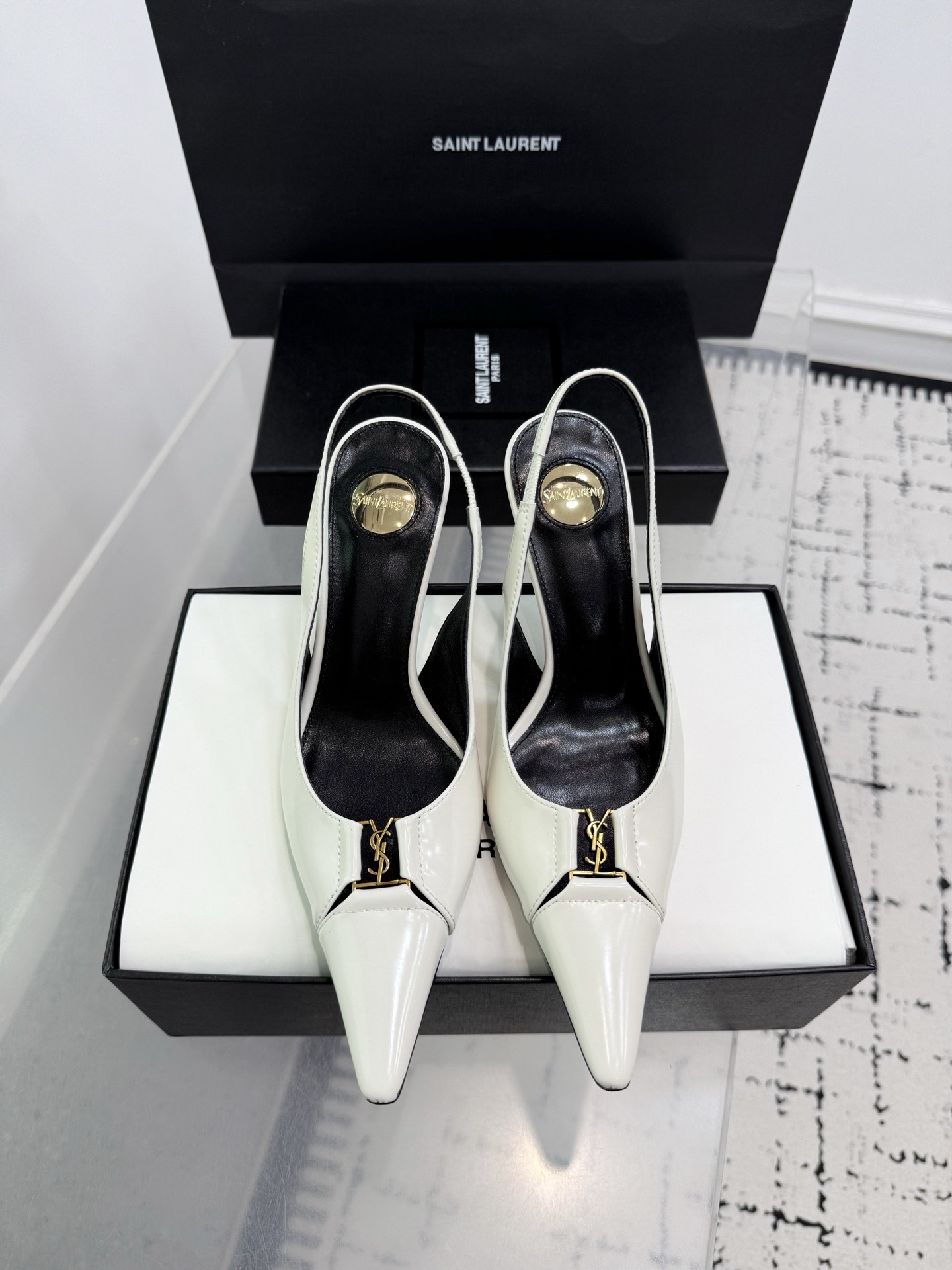 Туфли женские в стиле Saint Laurent Opyum белого цвета