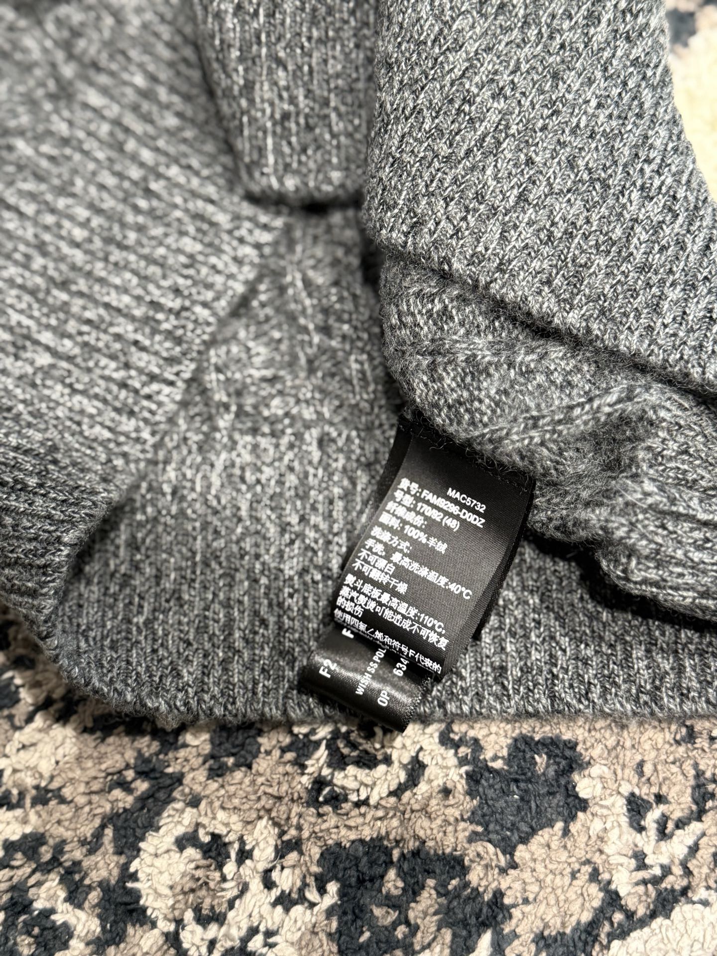 Свитер мужской в стиле Loro Piana полувысокий ворот из 100% шерсти серого цвета с молнией