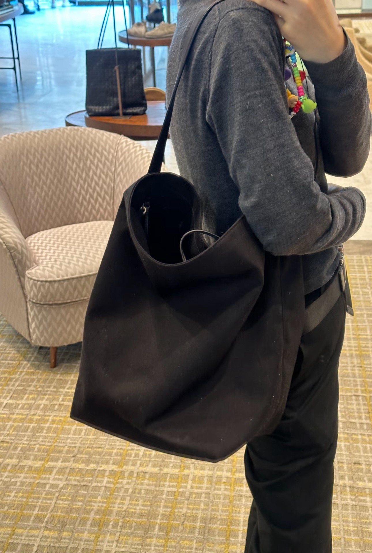 Сумка женская в стиле The Row Bucket из текстиля и натуральной кожи черного цвета