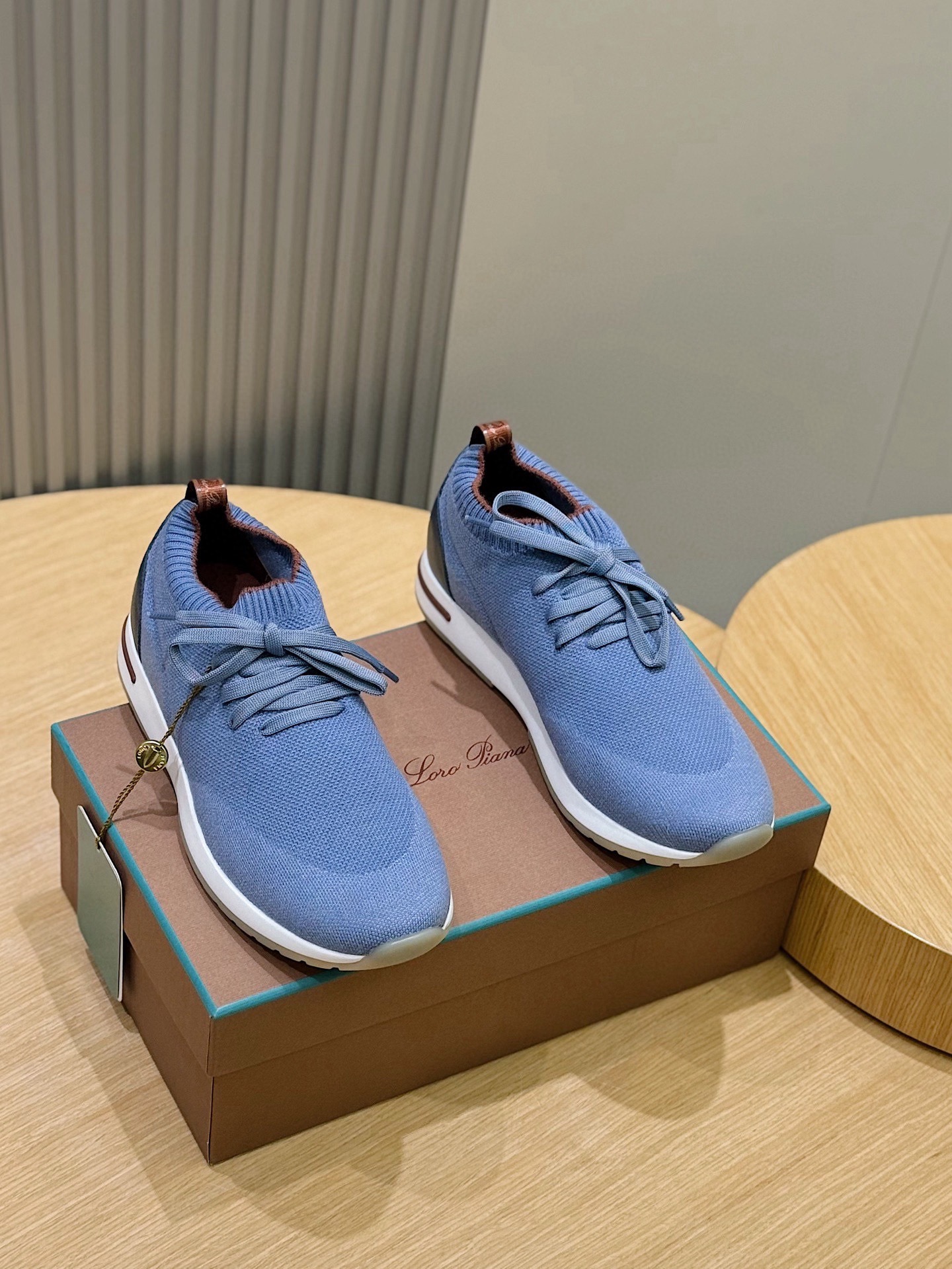 Кроссовки мужские Loro Piana Flexy Walk голубого цвета