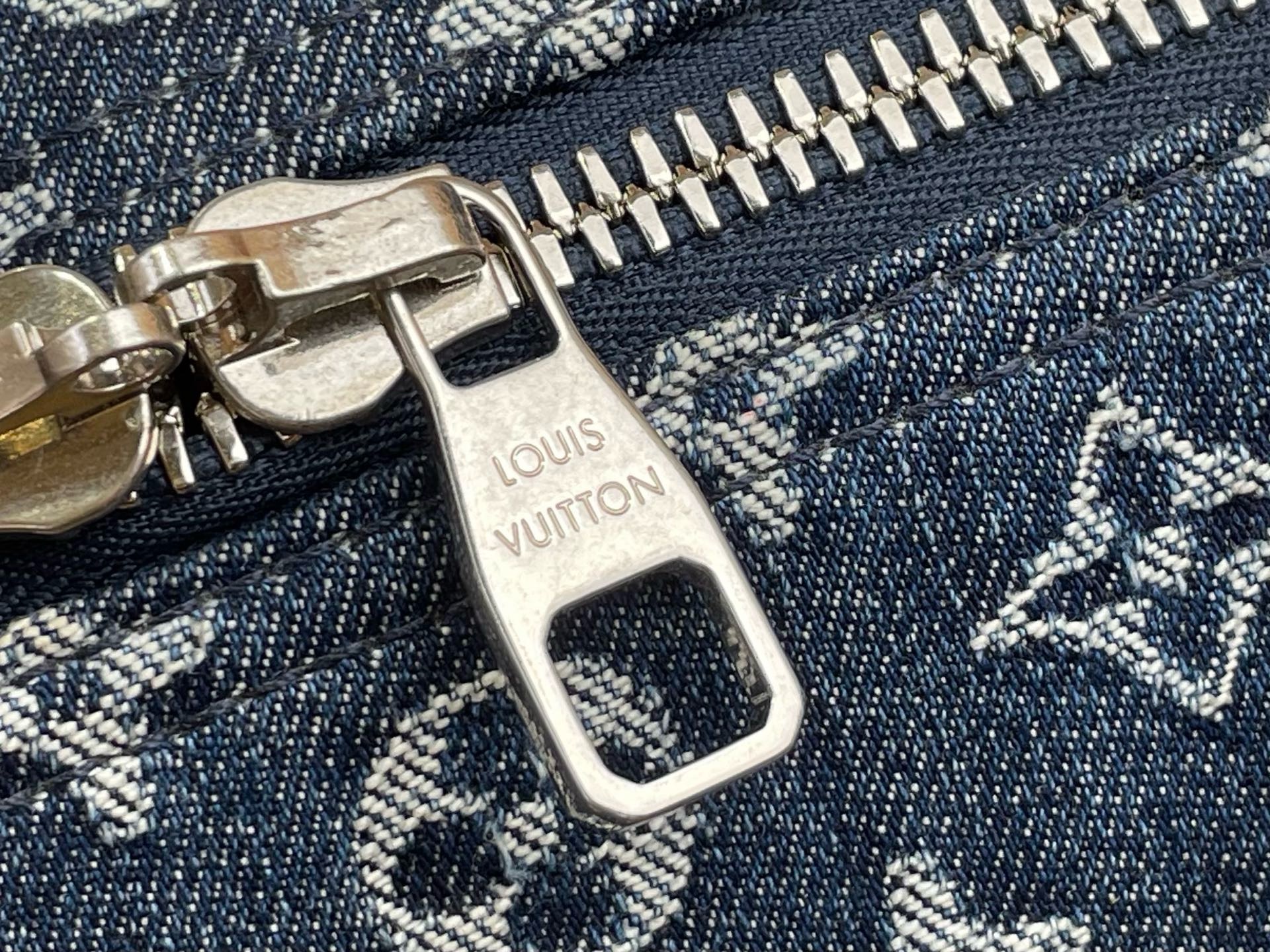  Сумка дорожная мужская Louis Vuitton Keepall Bandoulière 50 синего цвета