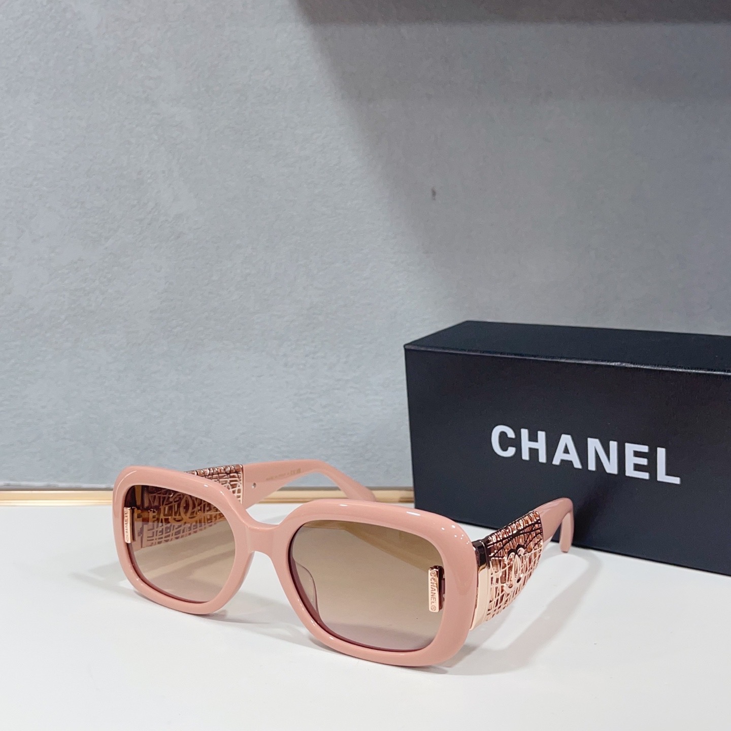 Очки солнцезащитные женские в стиле Chanel