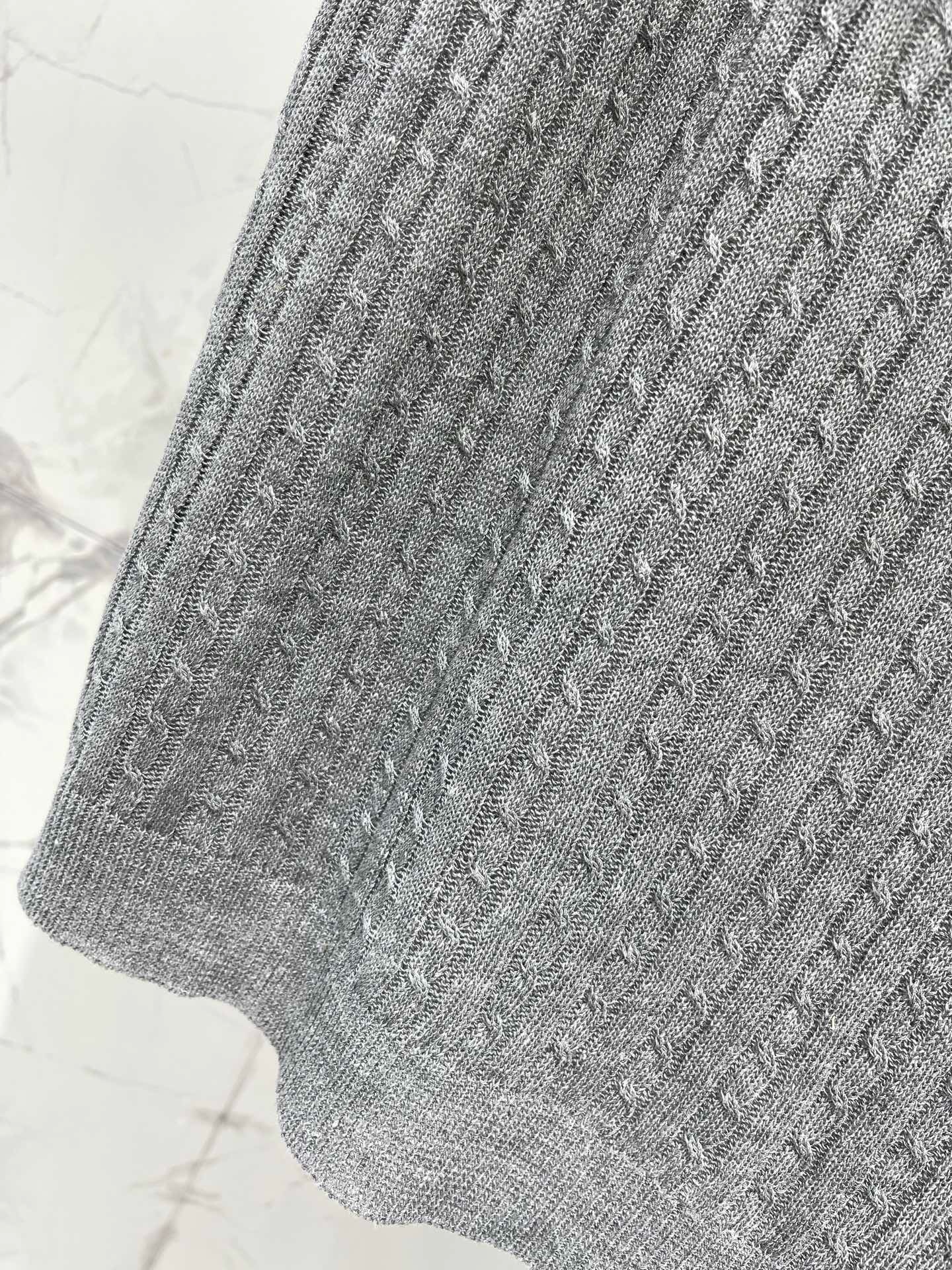 Джемпер женский Polo Ralph Lauren Mini-Cable Short-Sleeve Henley  серого цвета с вышитой эмблемой
