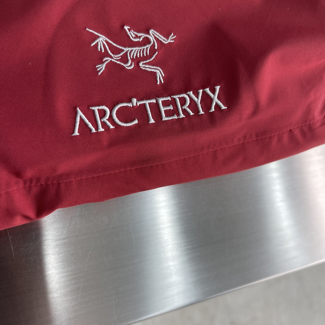 Куртка унисекс в стиле Arc'teryx Alpha SV из мембранной ткани с капюшоном красного цвета