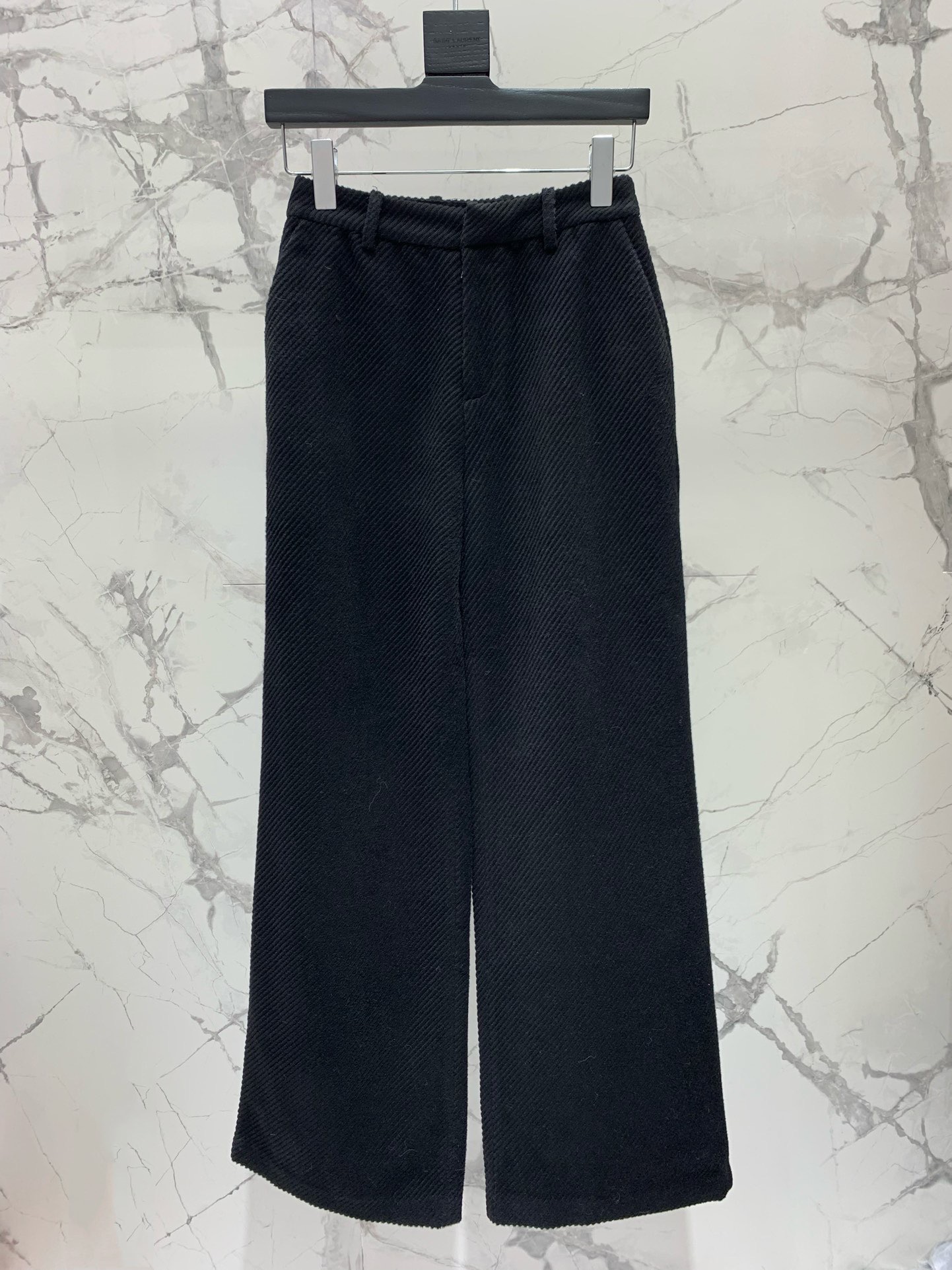 Брюки женские в стиле Saint Laurent из текстурной ткани чёрного цвета цвета с широким силуэтом