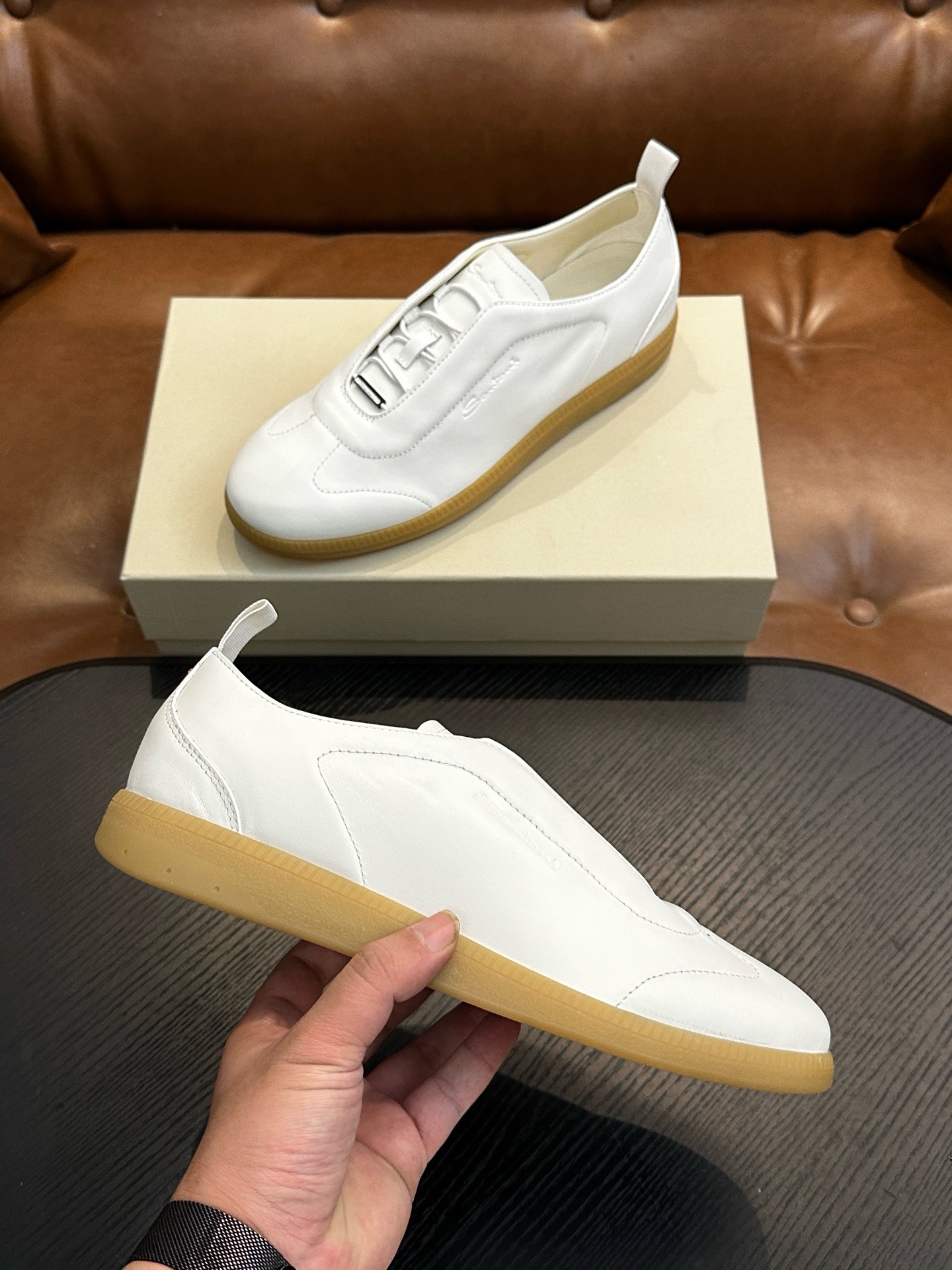 Кеды мужские в стиле Santoni из натуральной кожи белого цвета