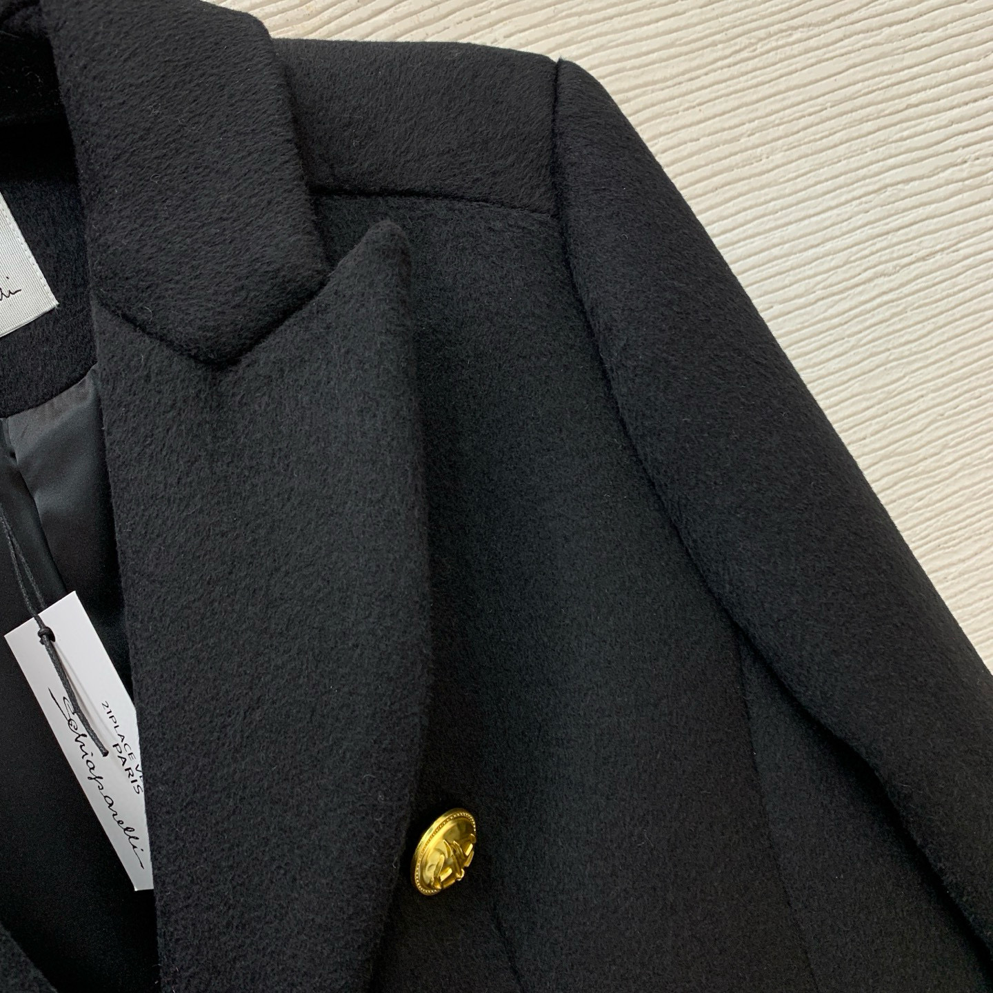 Пальто укороченное женское в стиле Schiaparelli  из шерсти с золотыми пуговицами чёрного цвета