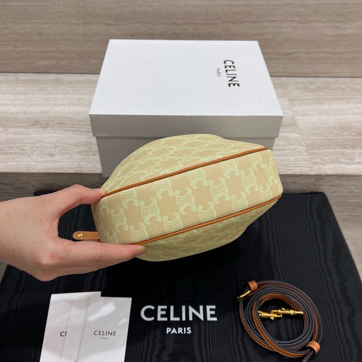 Сумка женская Celine Teen Lulu с принтом бежевого цвета