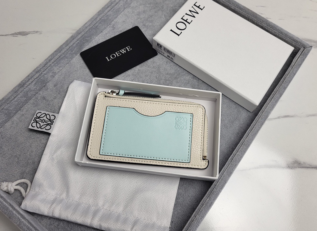 Картхолдер в стиле Loewe Anagram L1103 молочно-кремового  цвета