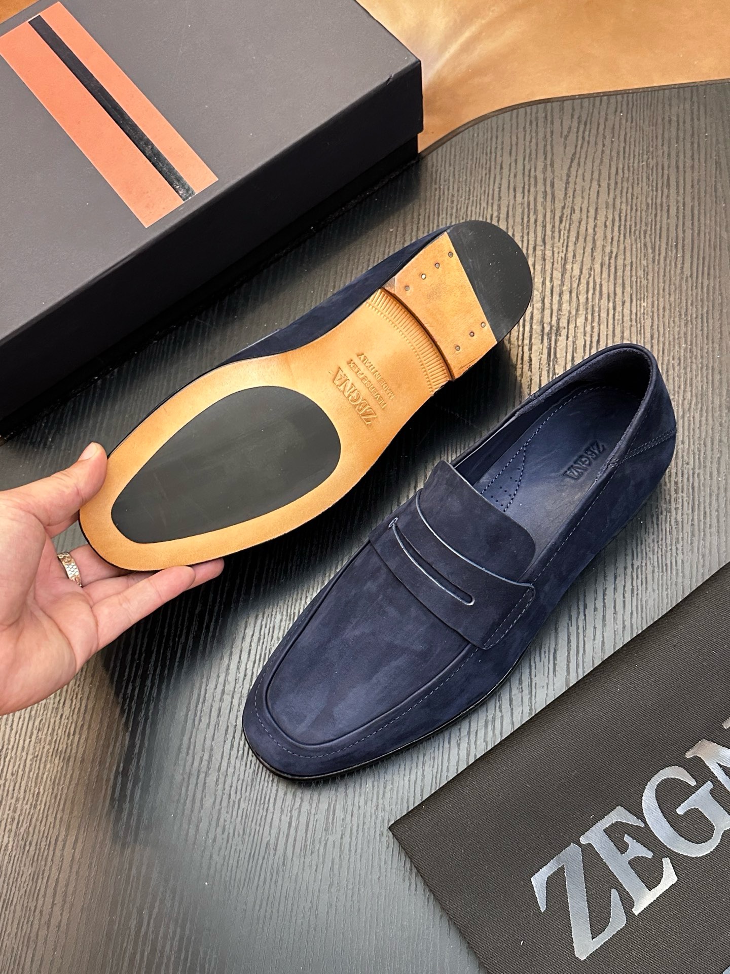 Лоферы мужские в стиле Zegna из натуральной замши синего цвета