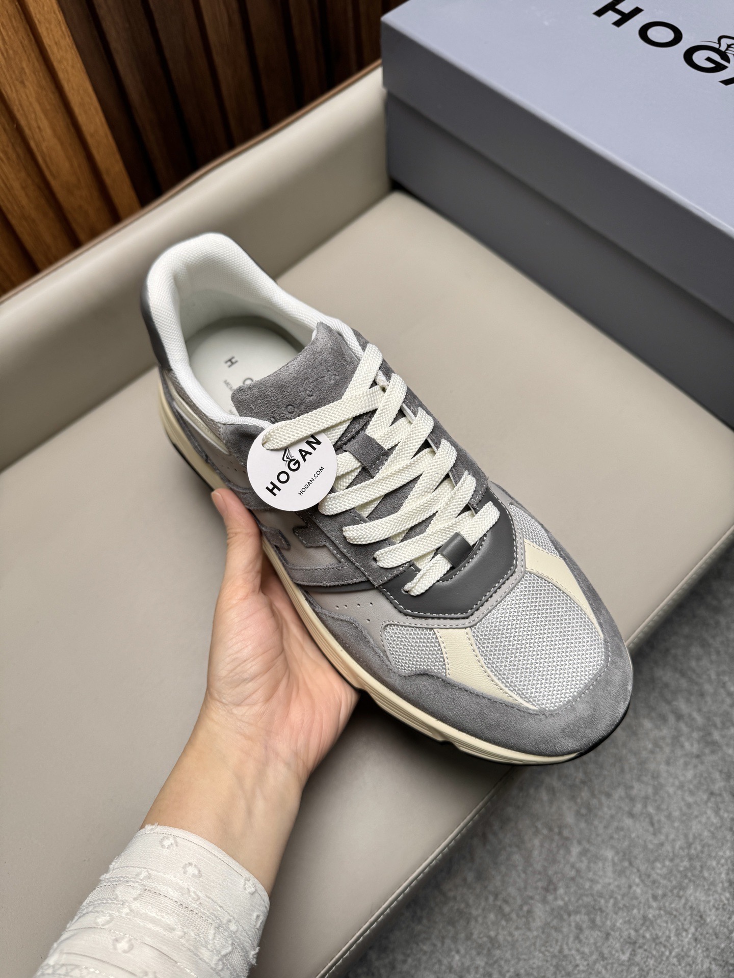 Кроссовки мужские в стиле Hogan H Patch Hyperlight светло-серого цвета