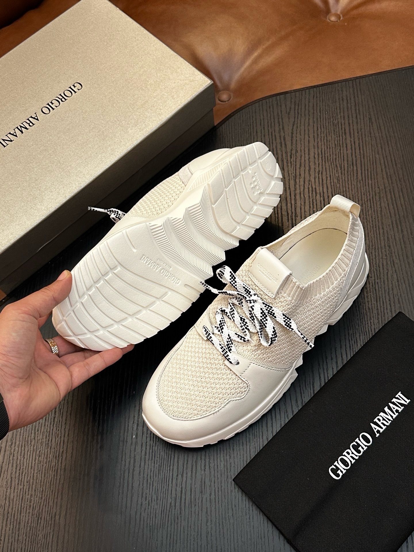 Кроссовки мужские Giorgio Armani Gyo белого цвета