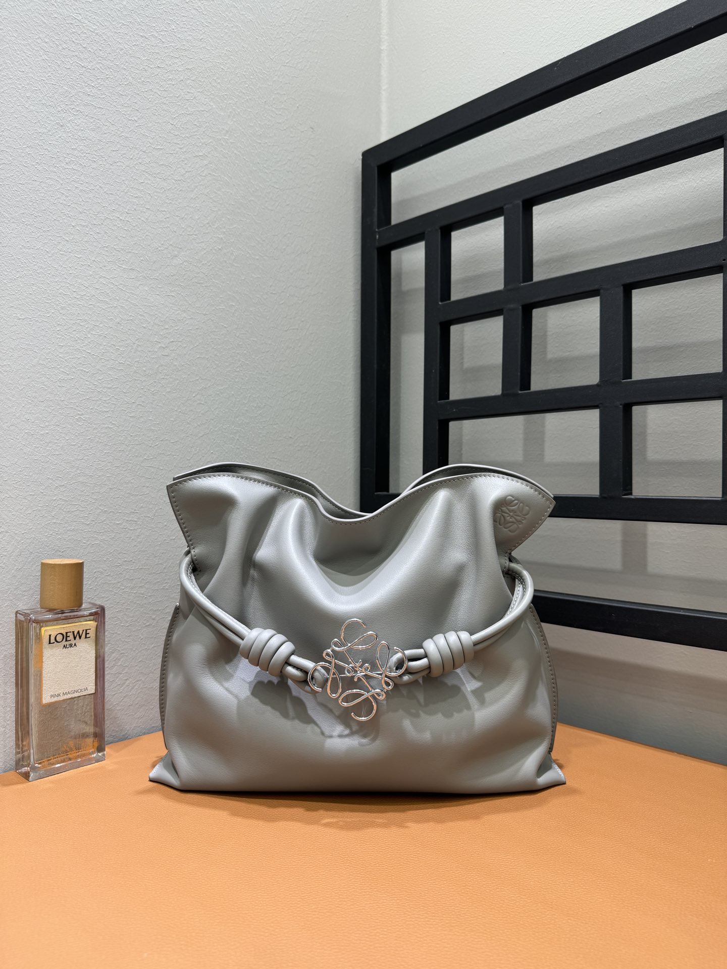 Сумка женская в стиле Loewe Flamenco серого цвета