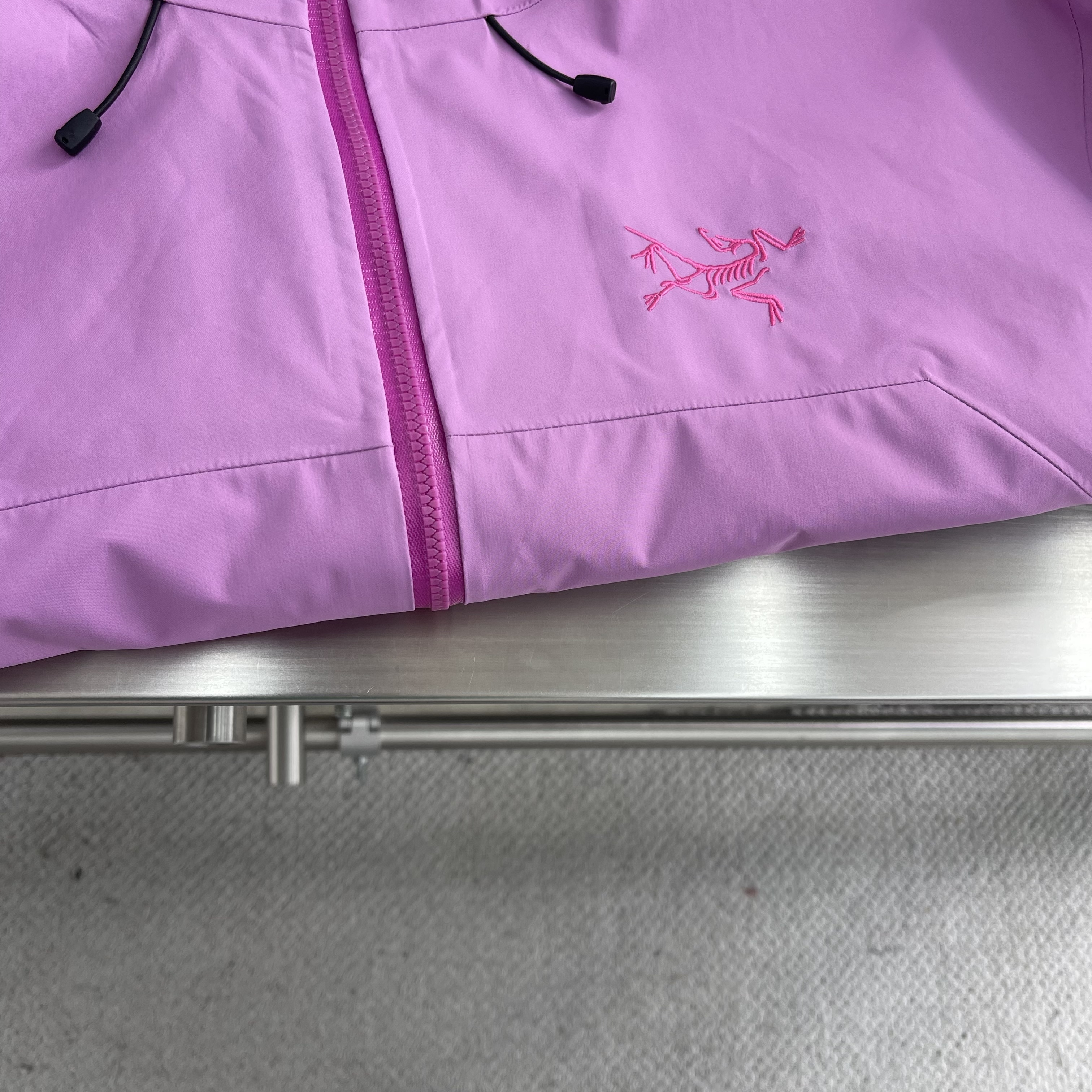 Куртка унисекс в стиле Arc’teryx Beta SL  розового цвета