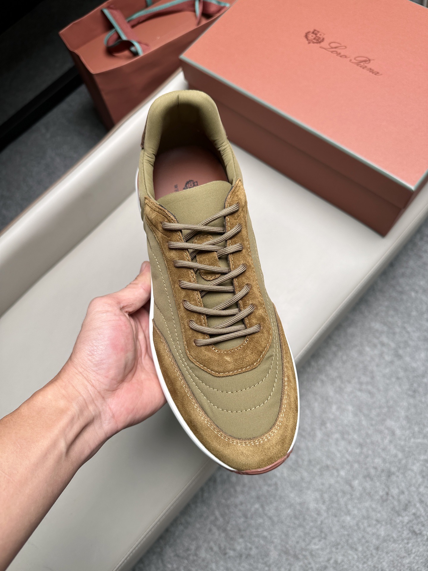 Кроссовки мужские в стиле Loro Piana бежевого цвета