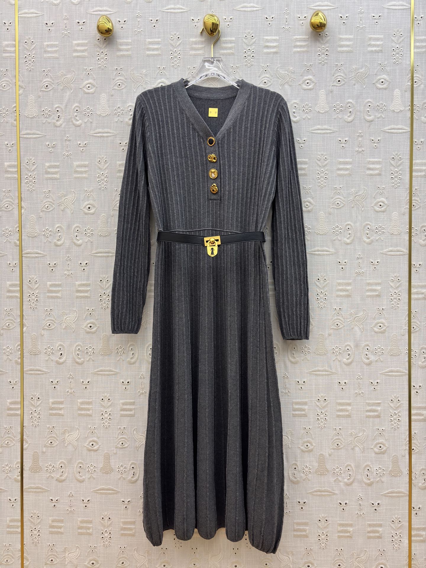 Платье женское Schiaparelli с V-образным вырезом серого цвета
