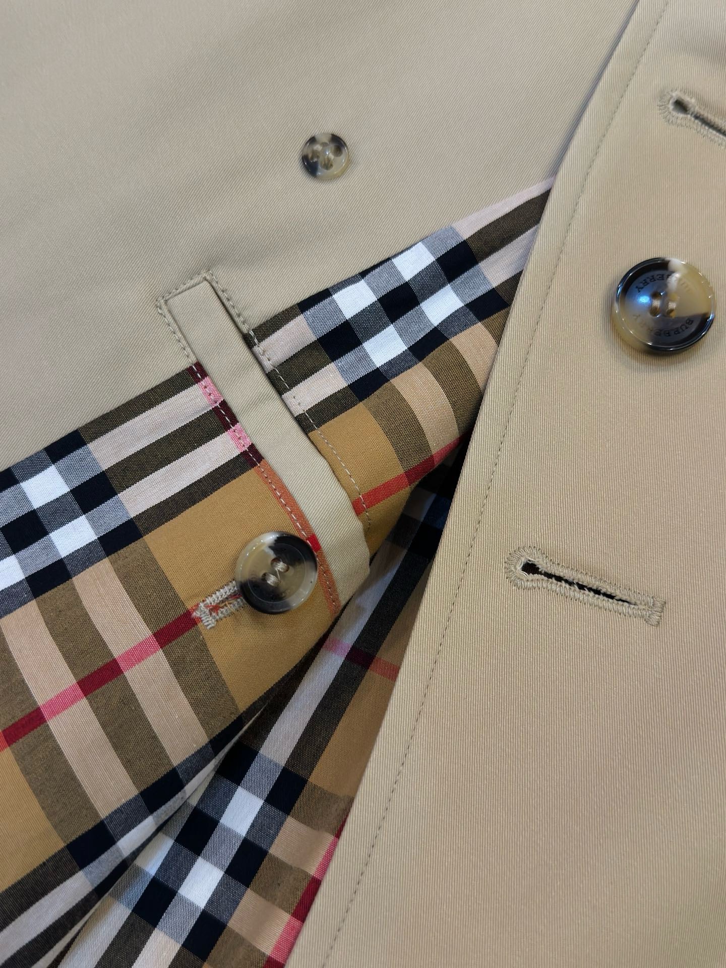 Тренч мужской Burberry Heritage Kensington Long бежевого цвета