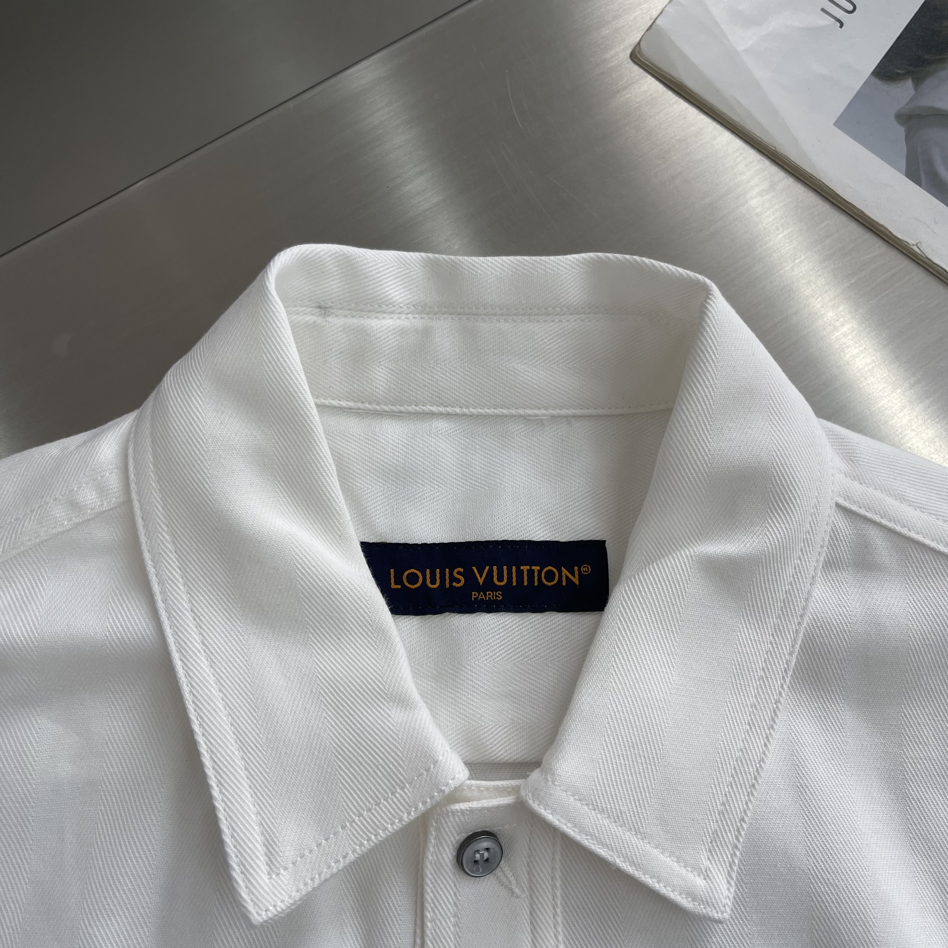 Рубашка мужская в стиле Louis Vuitton прямого кроя с вышивкой и принтом