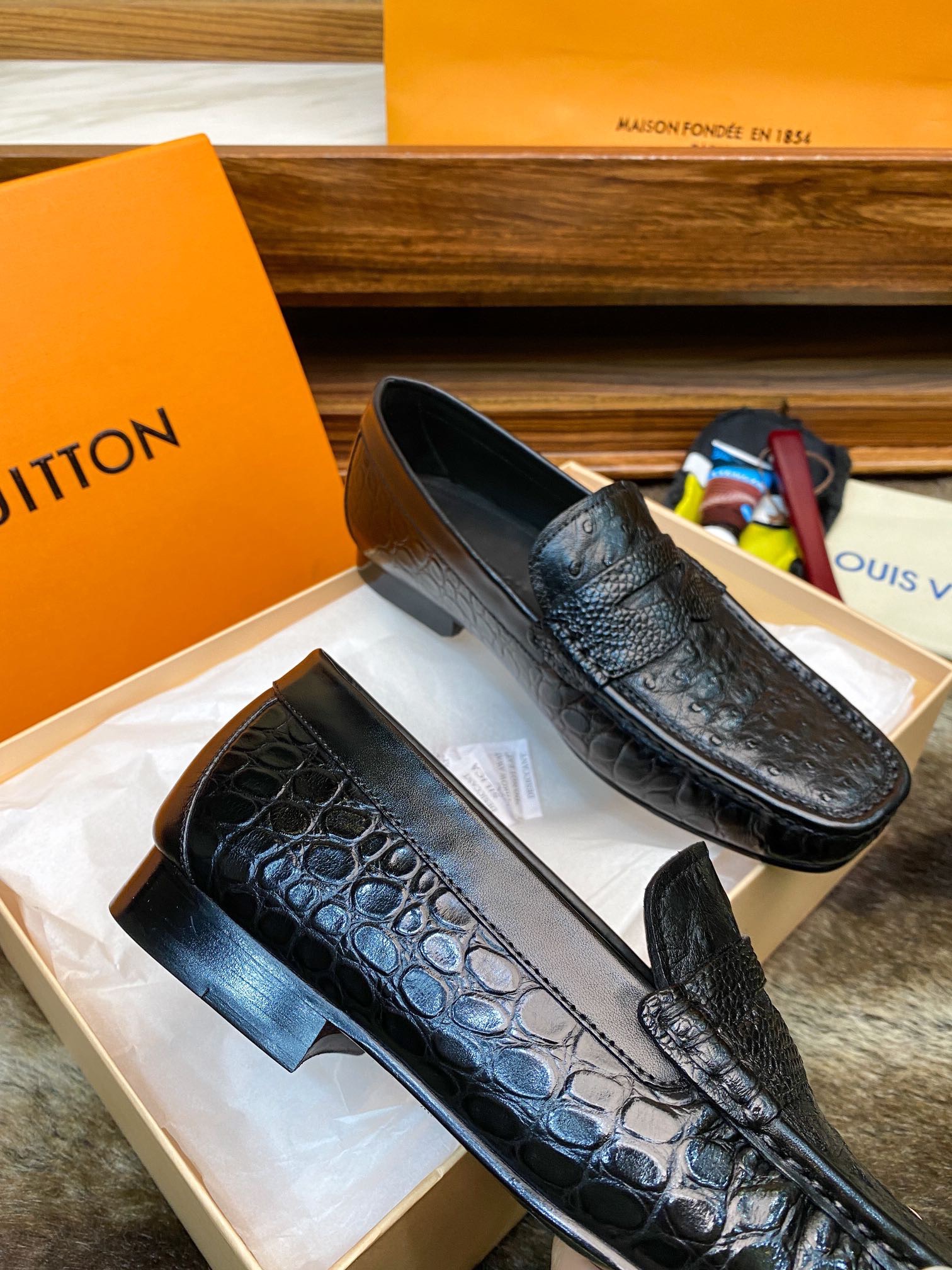 Лоферы мужские в стиле Louis Vuitton чёрного цвета