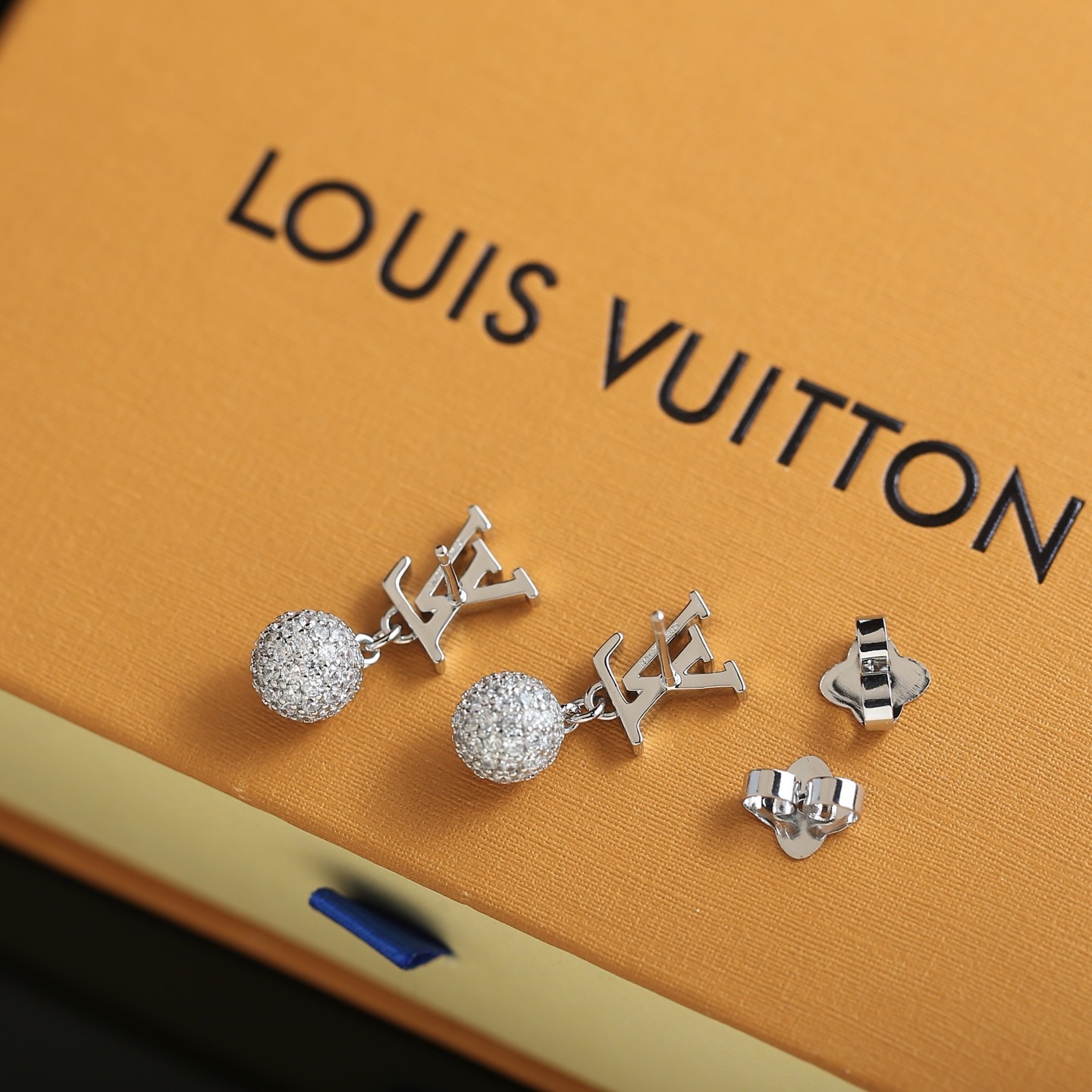 Серьги женские в стиле Louis Vuitton Iconic Louisa Strass