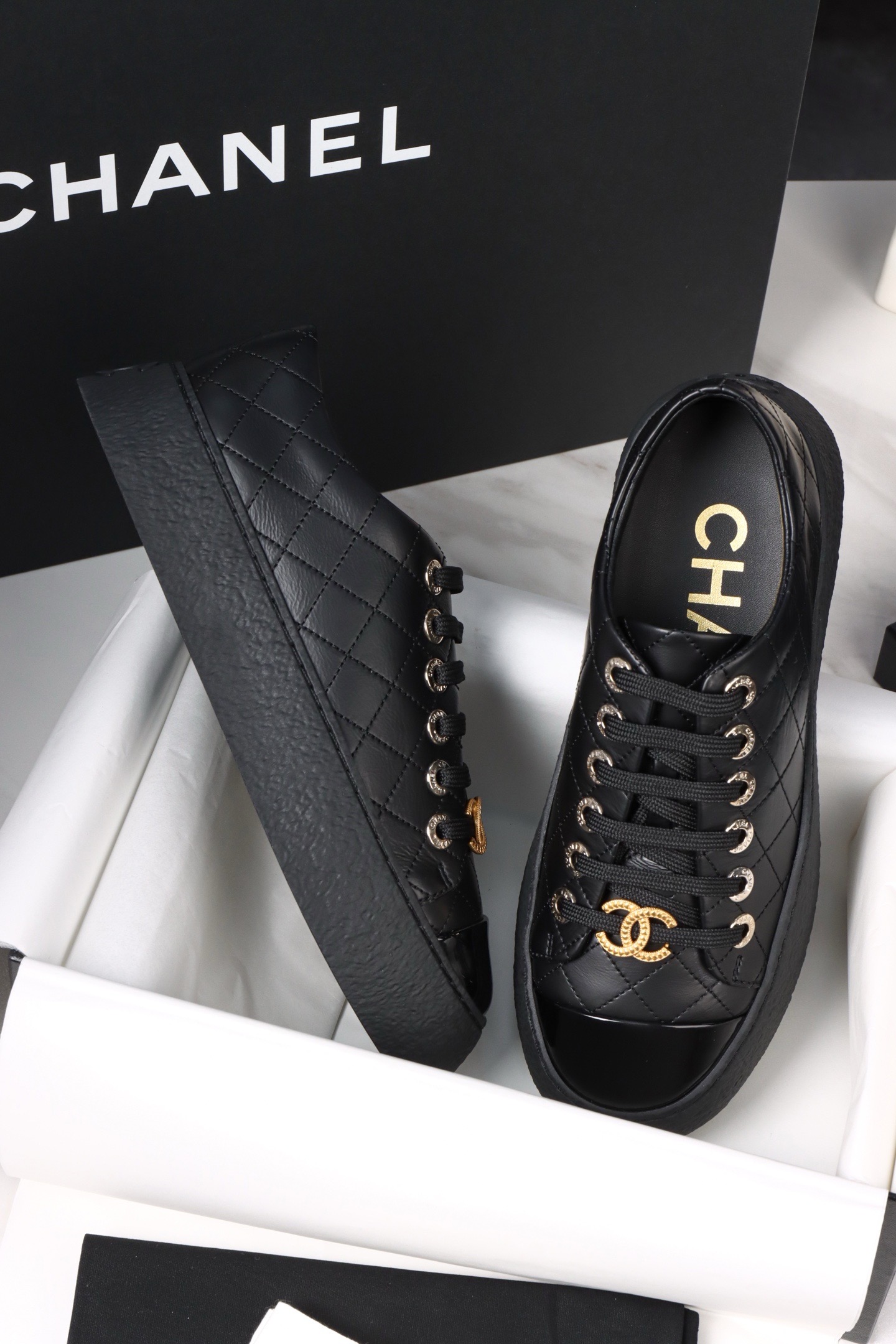 Кеды женские Chanel 25A из натуральной кожи черного цвета