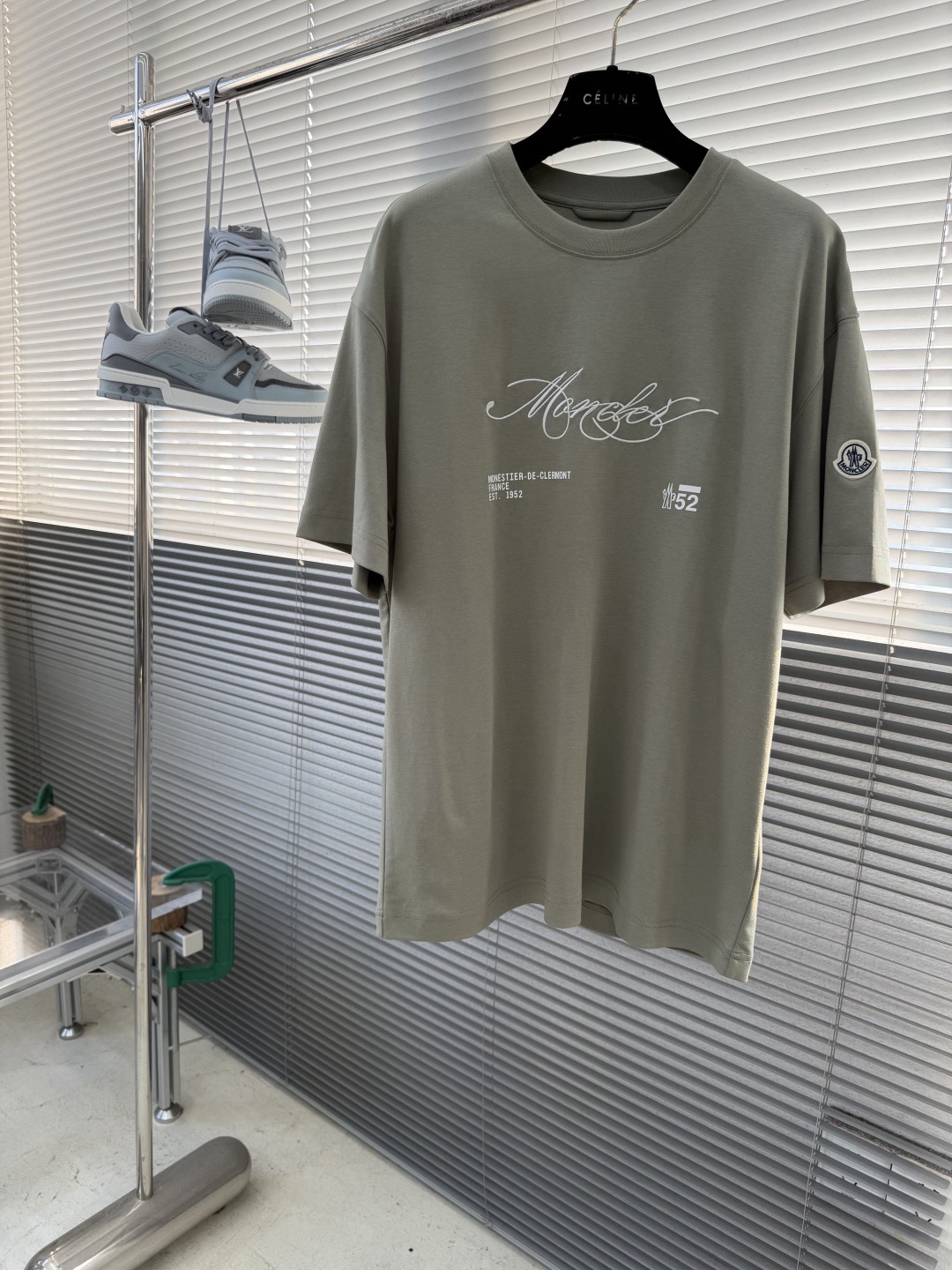 Футболка мужская в стиле Moncler с принтом оливкового (хаки) цвета