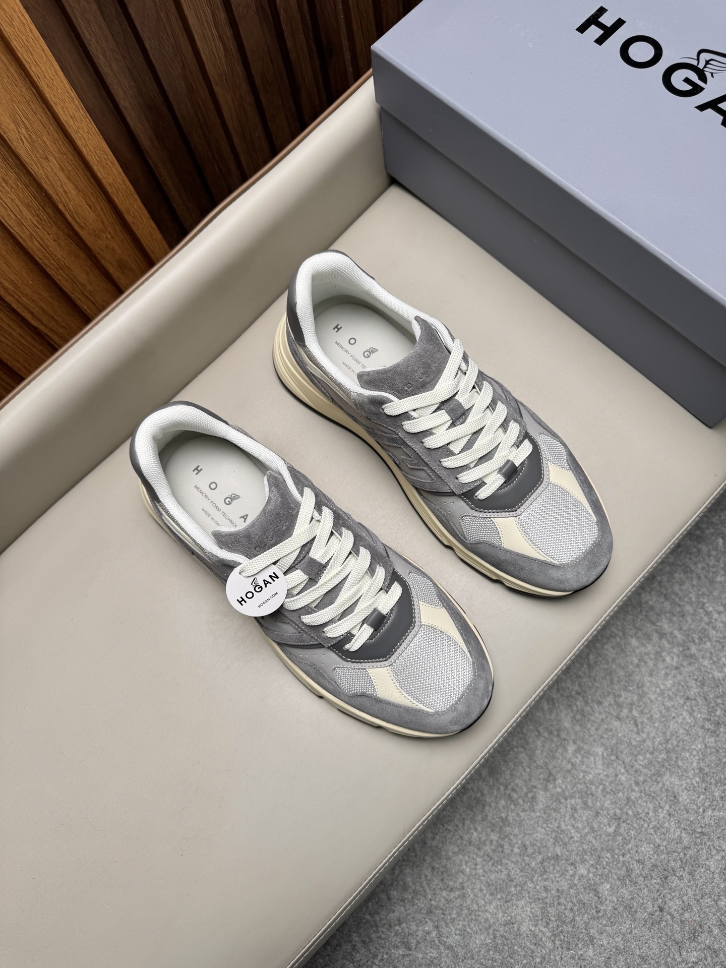 Кроссовки мужские в стиле Hogan H Patch Hyperlight светло-серого цвета