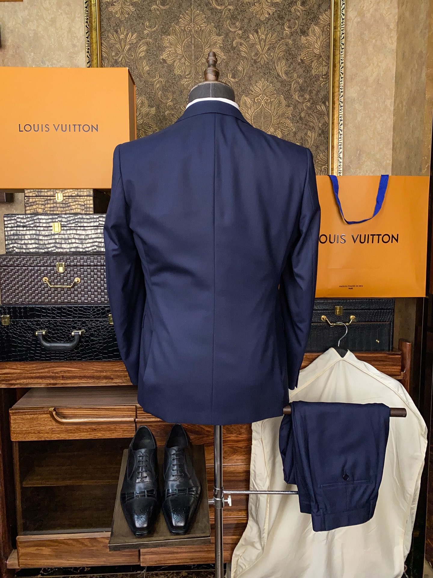 Костюм мужской Louis Vuitton темно-синего цвета (пиджак + брюки)