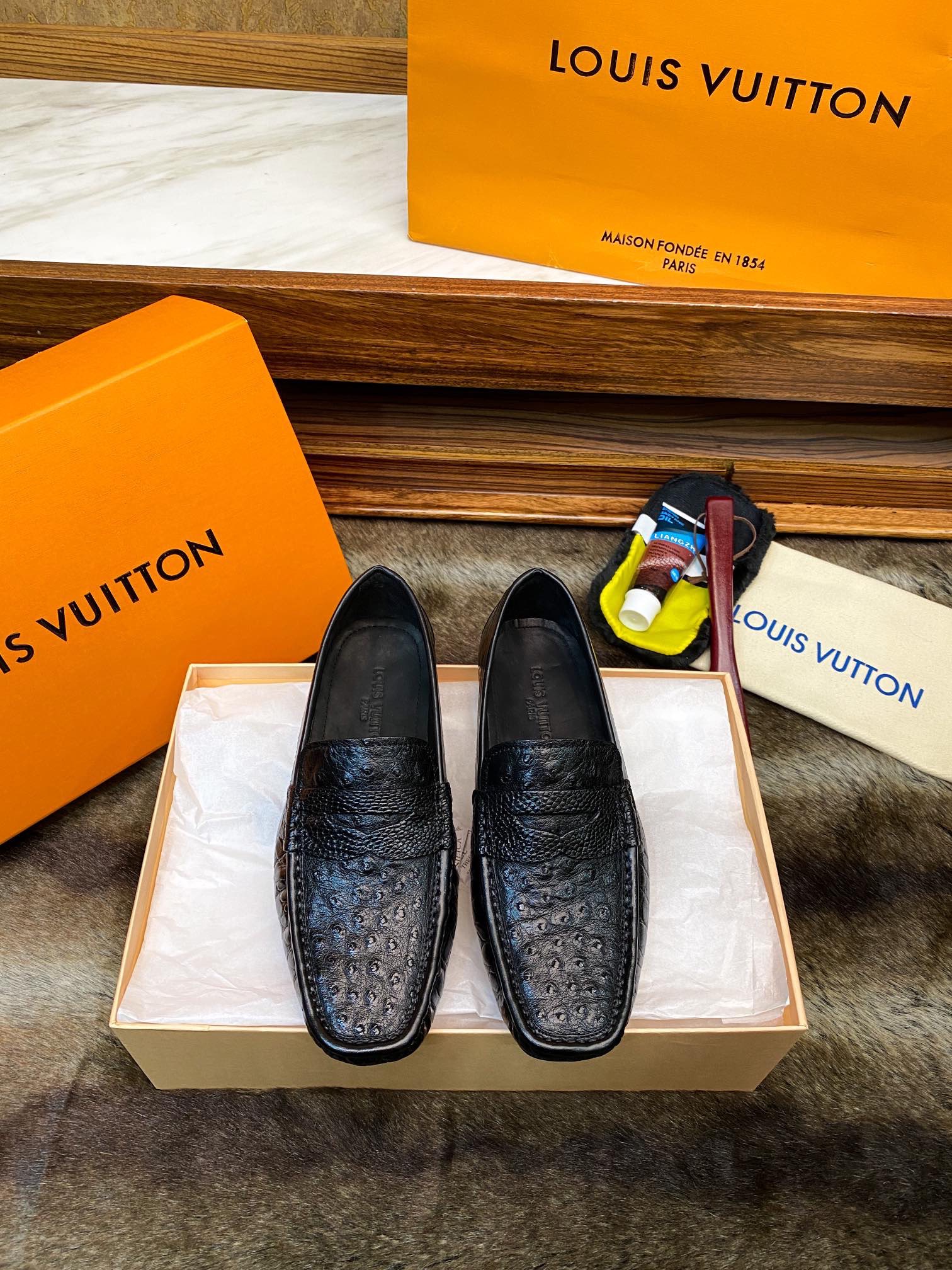 Лоферы мужские в стиле Louis Vuitton чёрного цвета