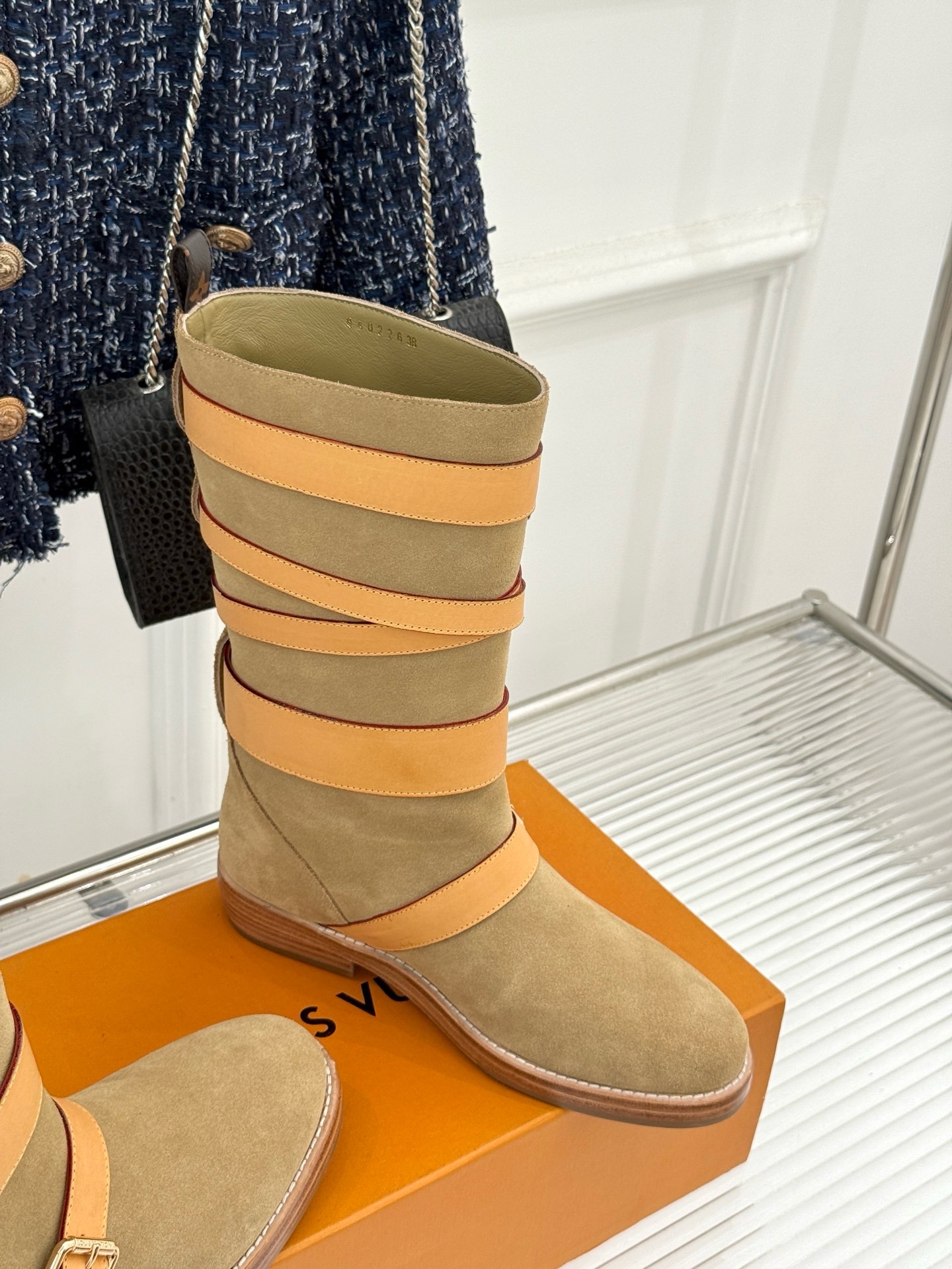 Сапоги женские Louis Vuitton Amiral Flat Boot бежевого цвета