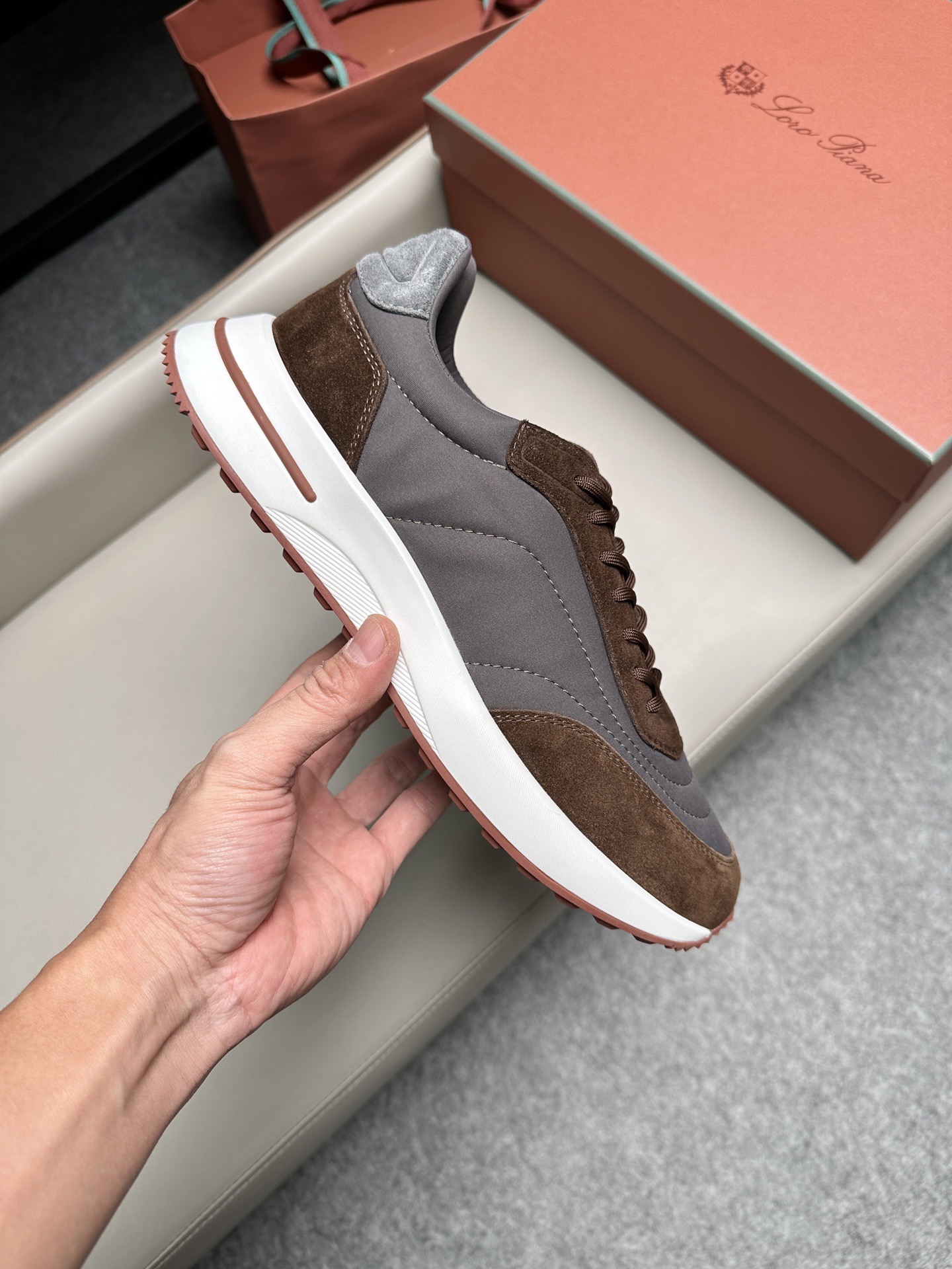 Кроссовки мужские в стиле Loro Piana серо-коричневого цвета