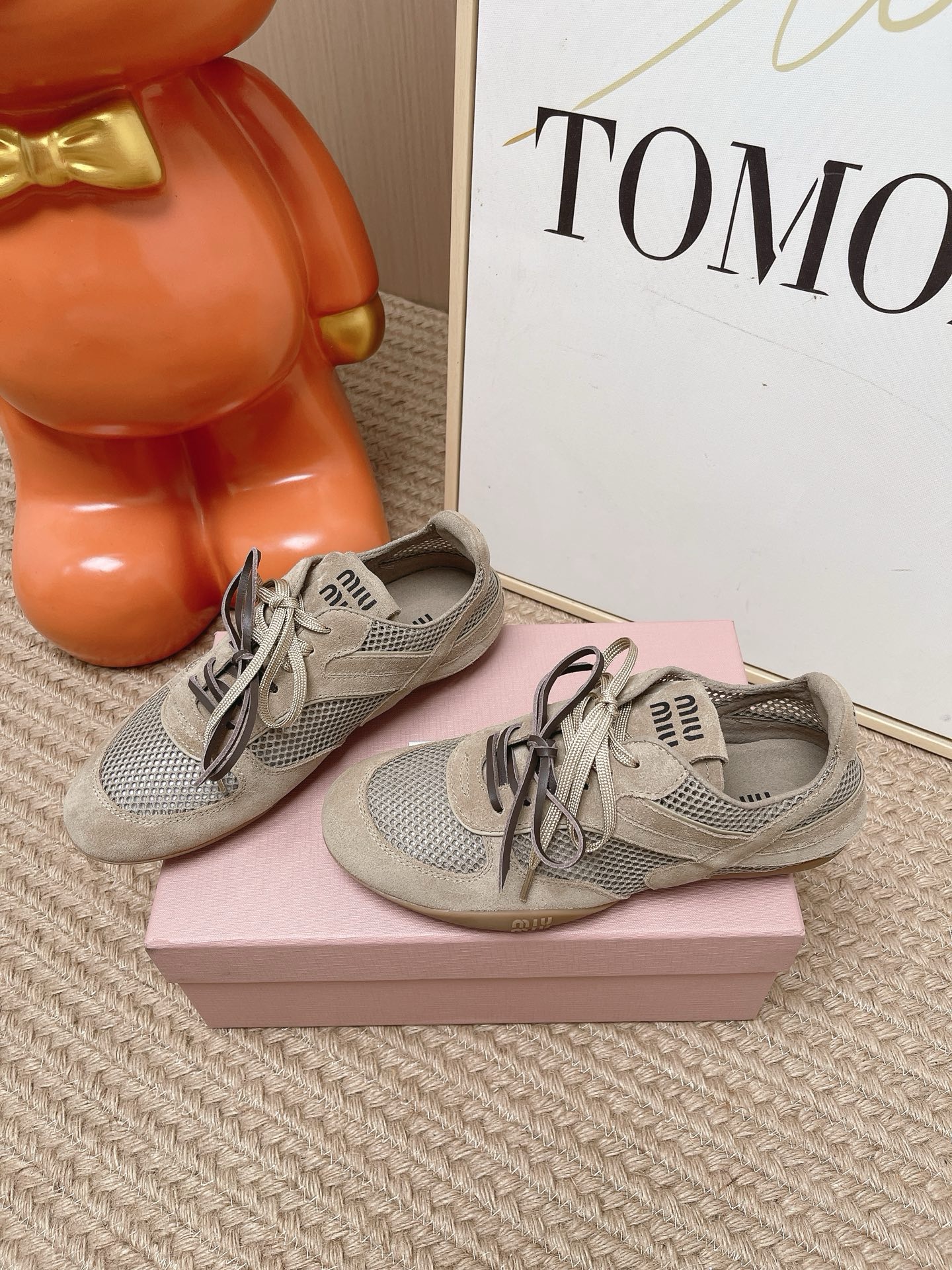 Кроссовки женские Miu Miu Plume бежевого цвета