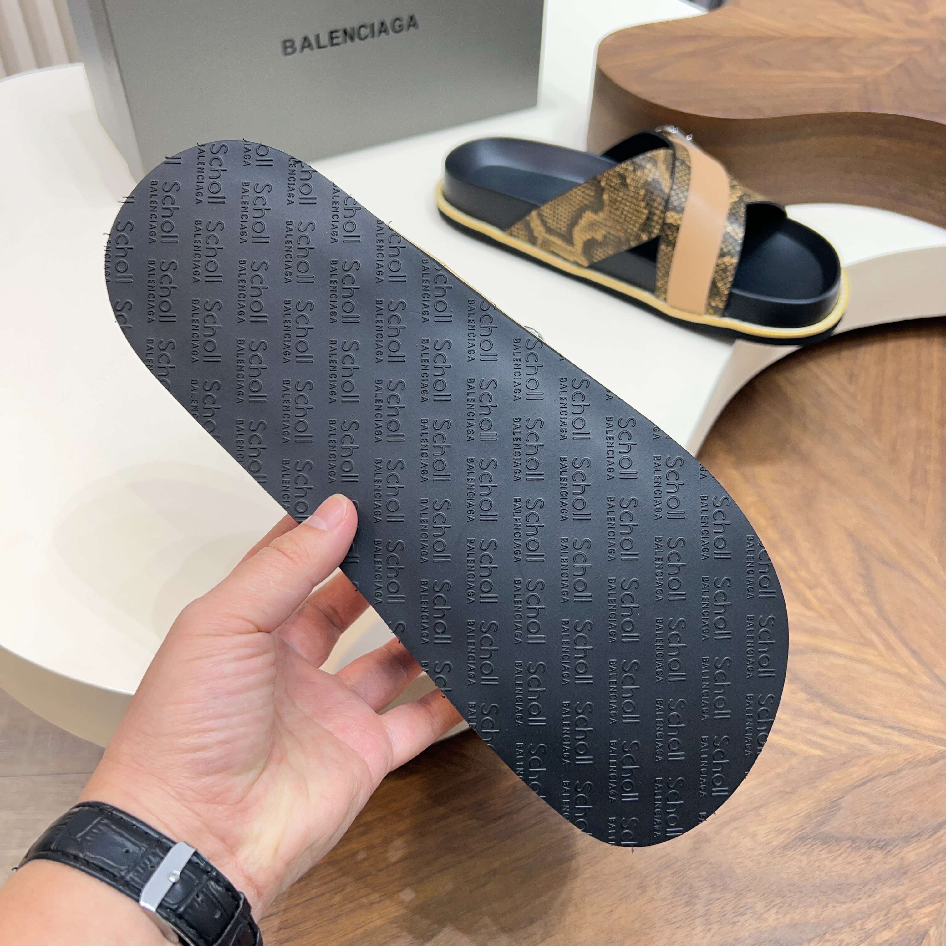 Сандалии мужские в стиле Balenciaga коричневого и черного цвета