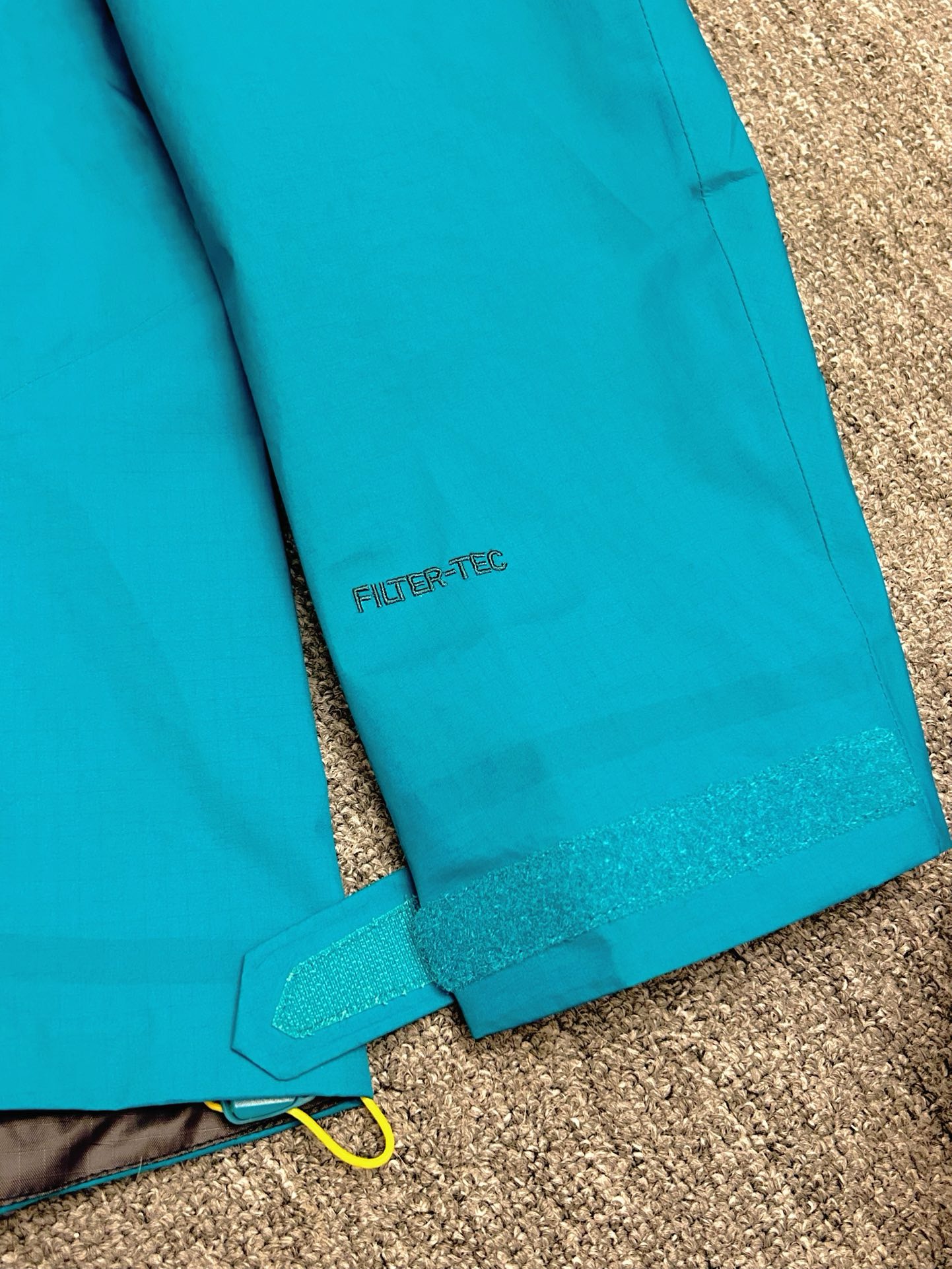 Куртка мужская Kailas Bogda LT из мембранной ткани GORE-TEX с капюшоном зелёного цвета