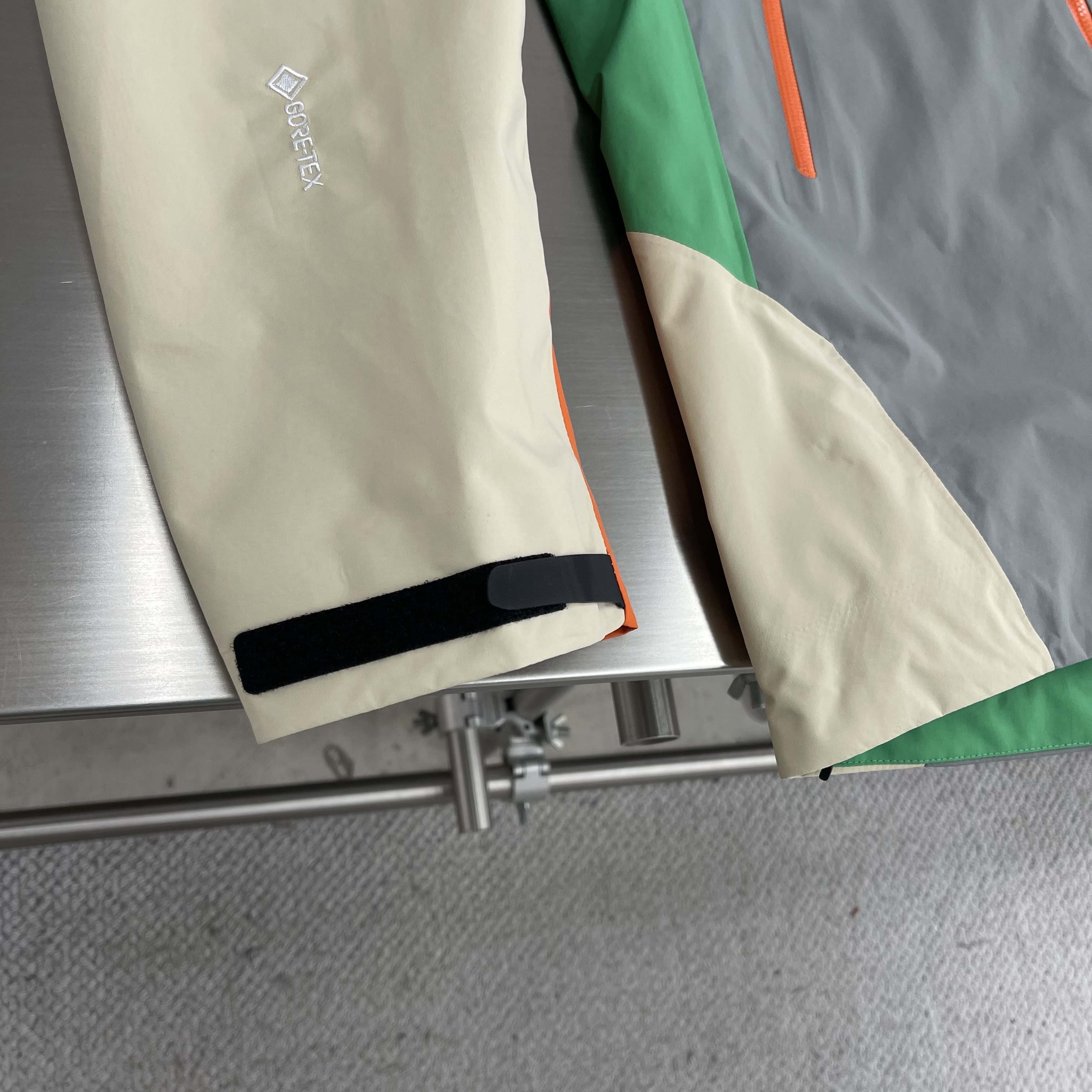 Куртка унисекс в стиле Arc’teryx Beta Lightweight  бежево-серый цвета