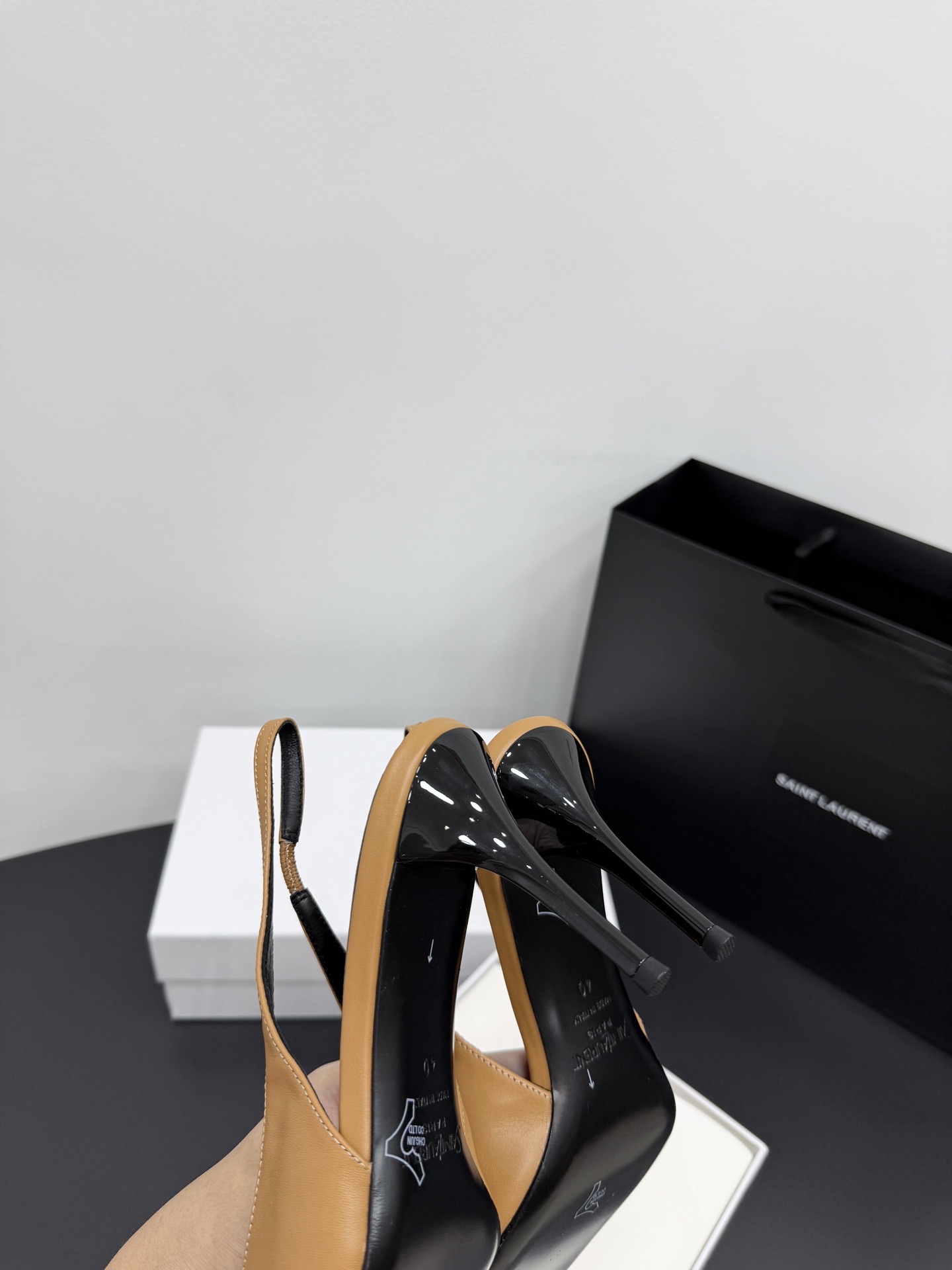 Туфли женские в стиле Saint Laurent YSL бежевого цвета