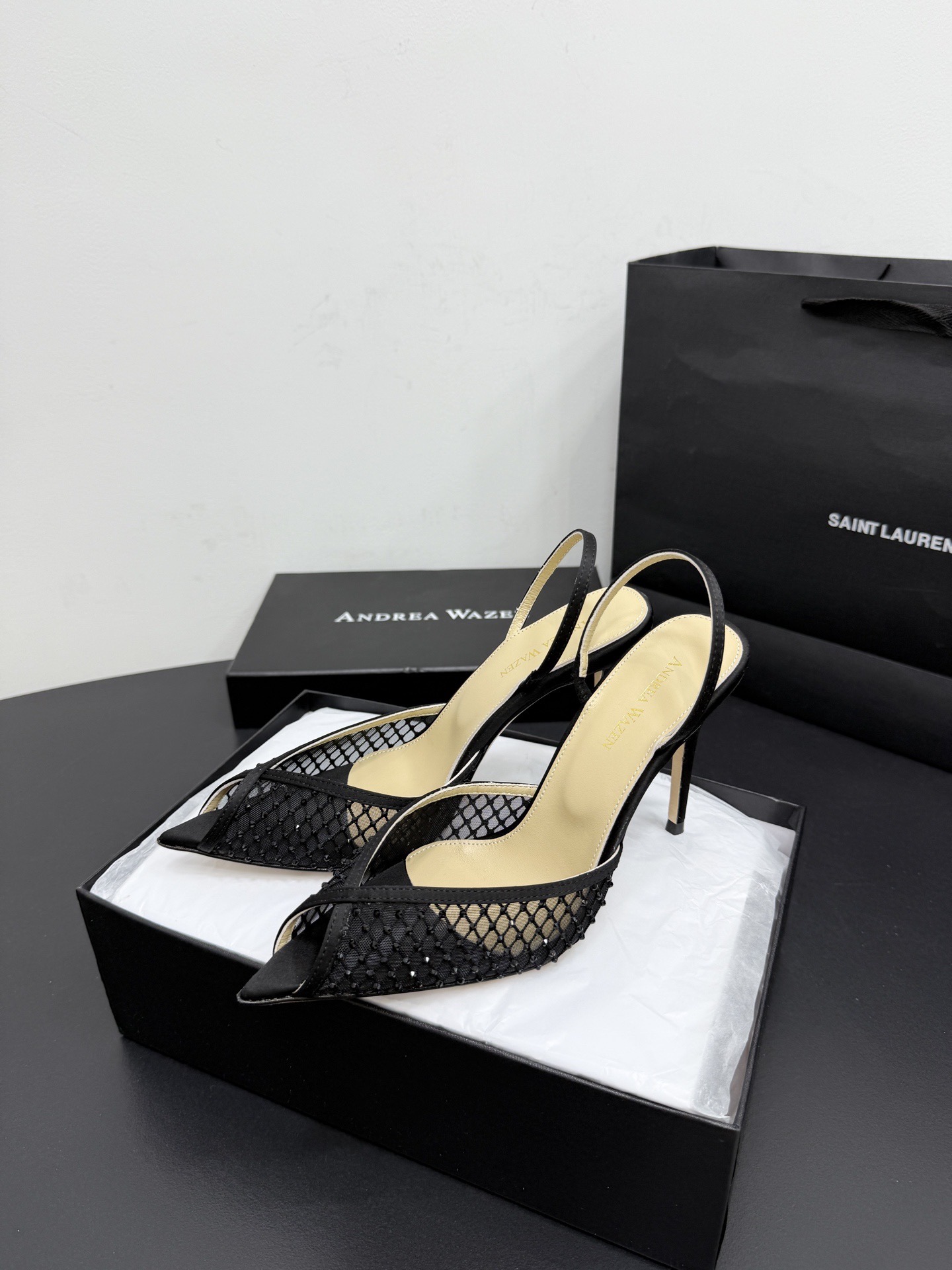 Туфли женские в стиле Andrea Wazen чёрного цвета