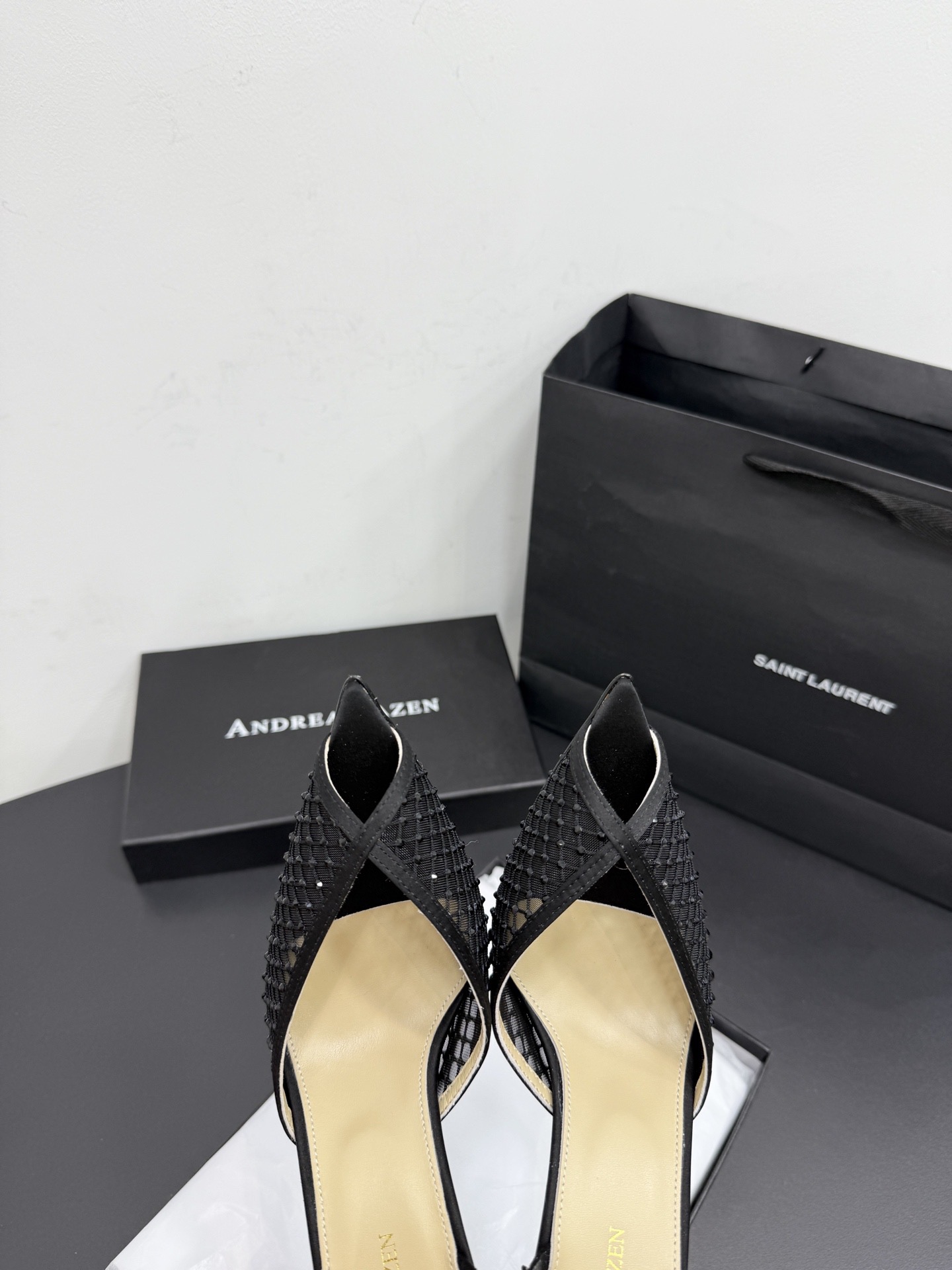 Туфли женские в стиле Andrea Wazen чёрного цвета