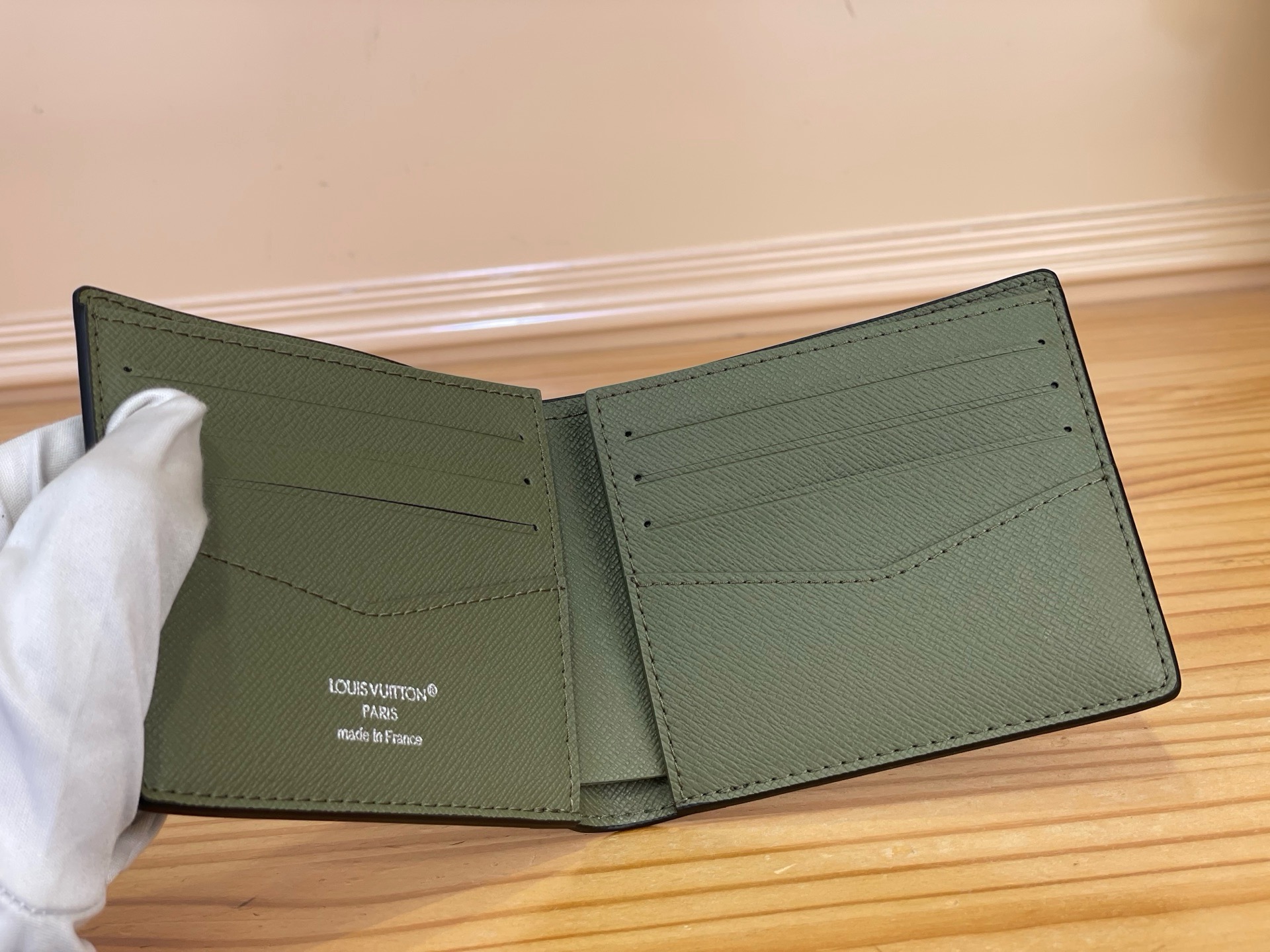 Кошелёк мужской Louis Vuitton Slender чёрно-зелёного цвета