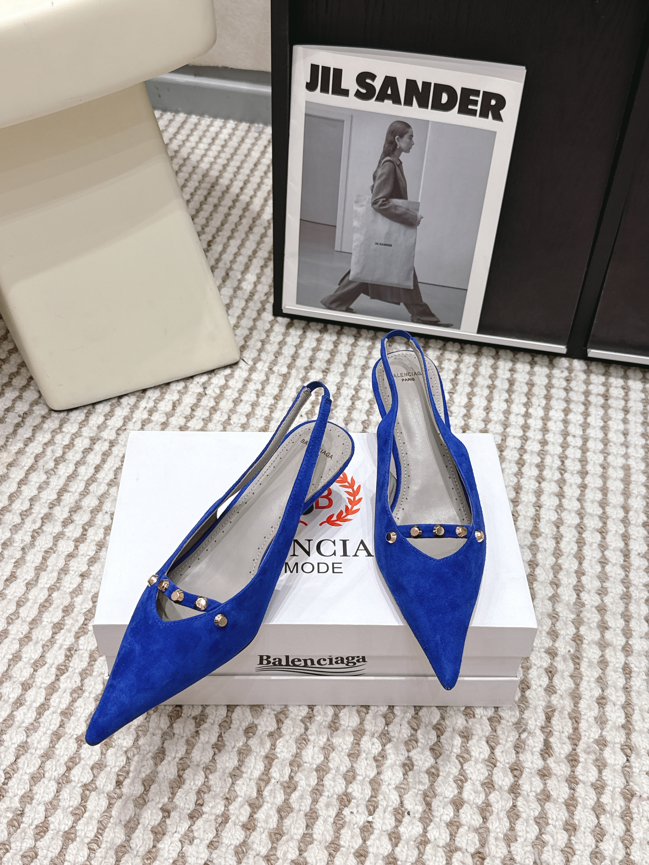 Туфли женские в стиле Balenciaga с заклёпками синего цвета