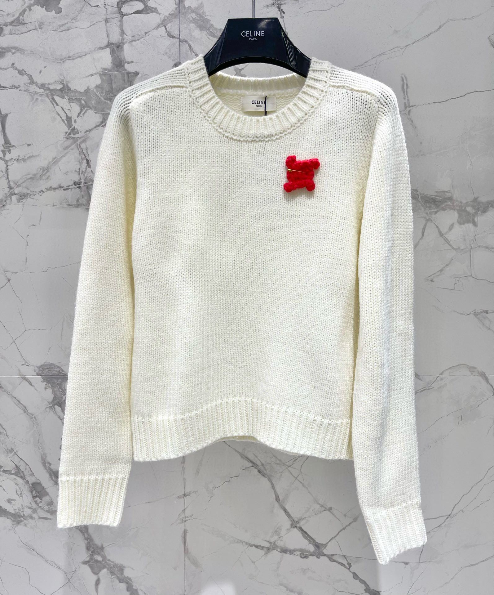 Свитер женский в стиле Celine с фирменной вязкой и акцентной вышивкой