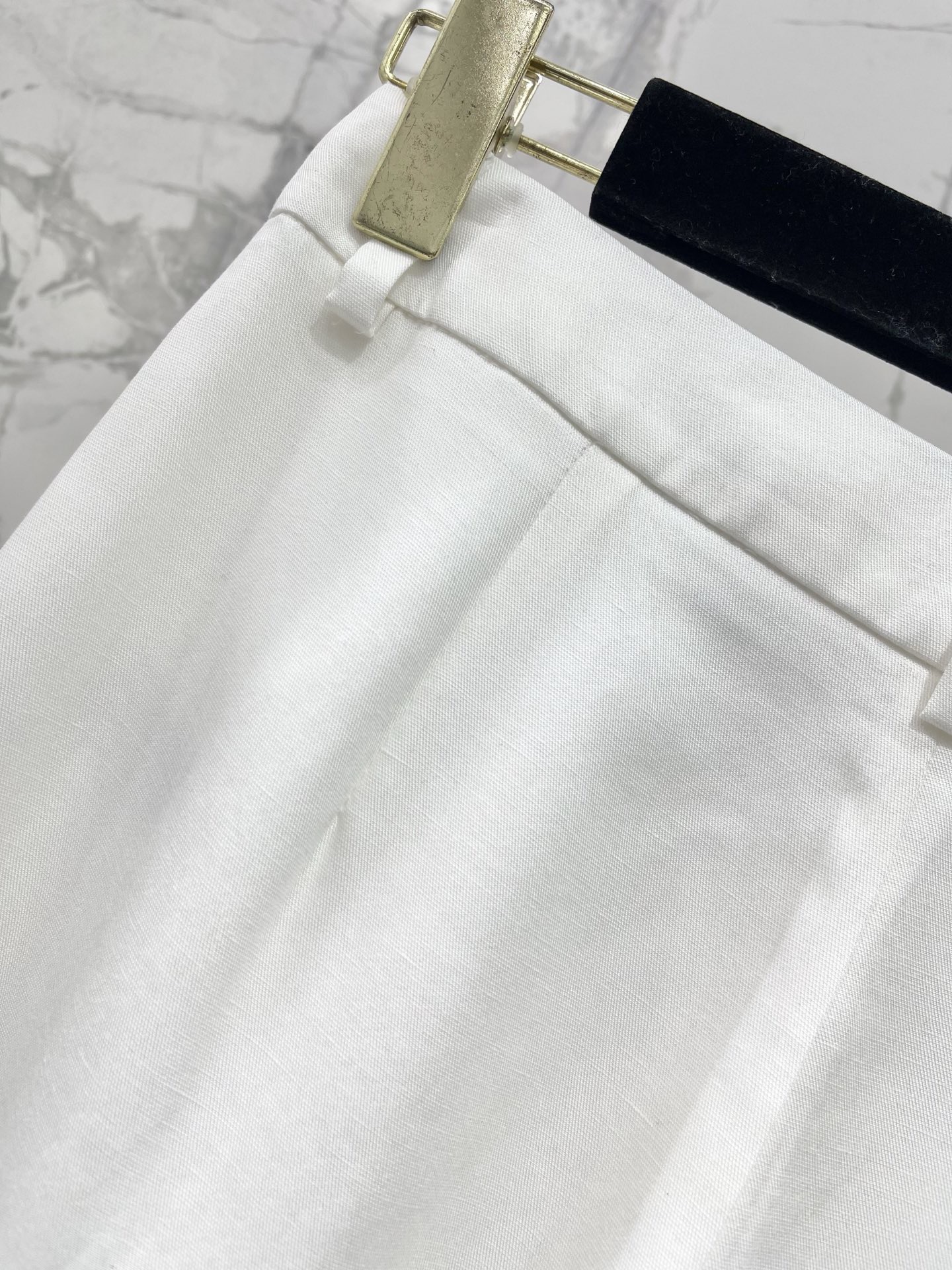 Брюки женские в стиле Chanel молочного цвета широкого кроя