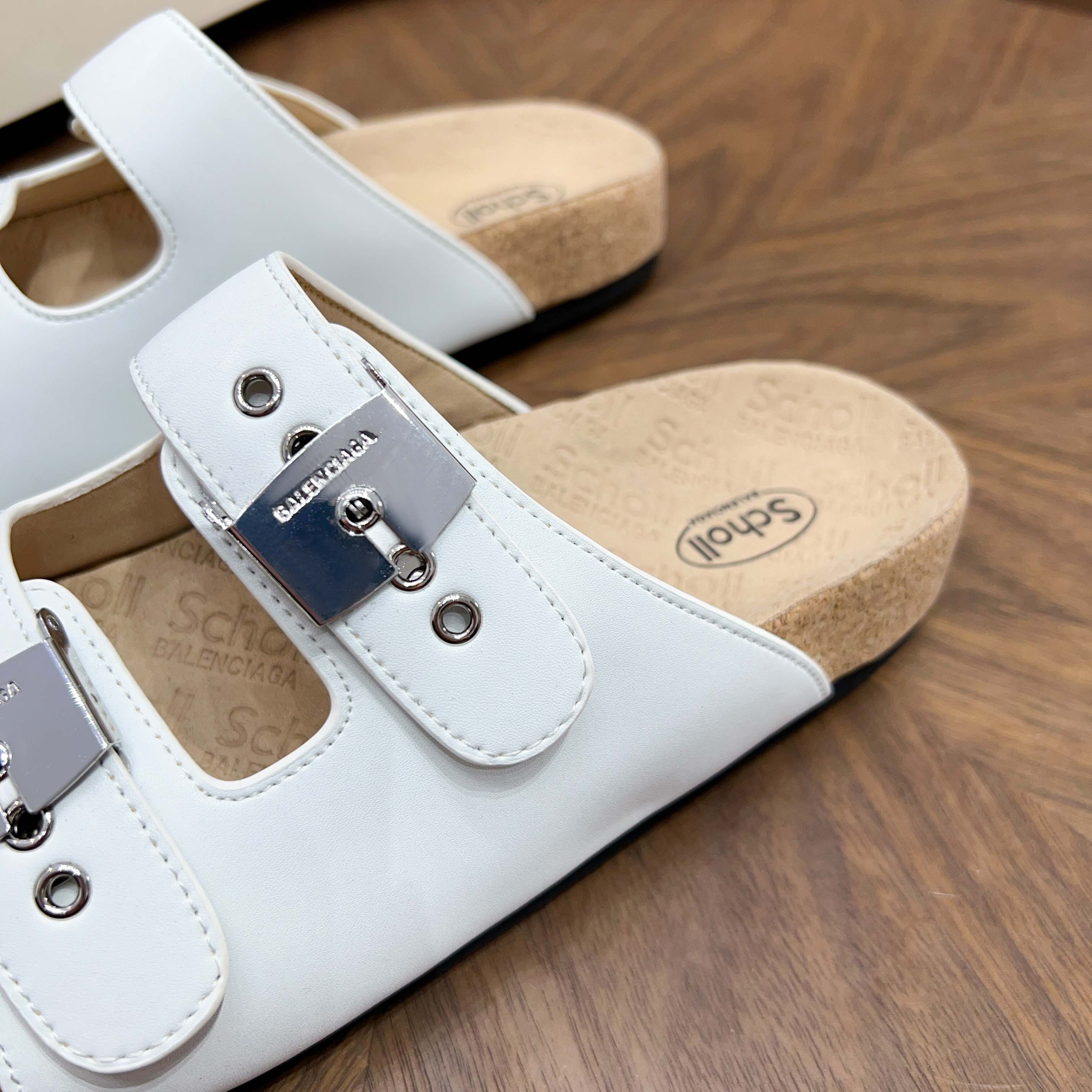 Сандалии мужские в стиле Balenciaga с пробковой подошвой белого цвета