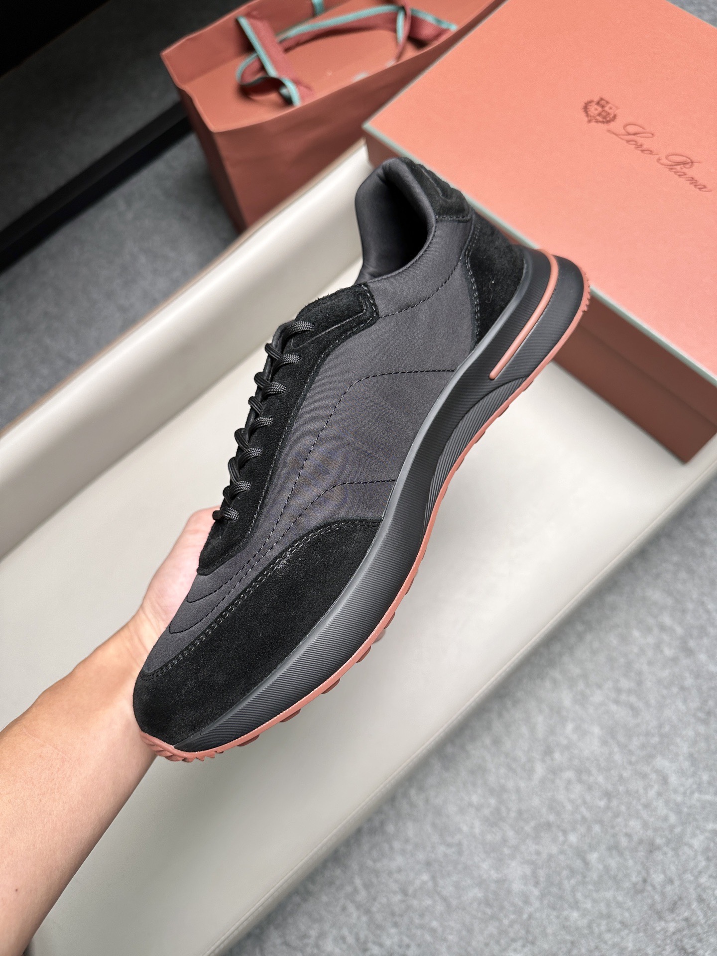 Кроссовки мужские в стиле Loro Piana черного цвета