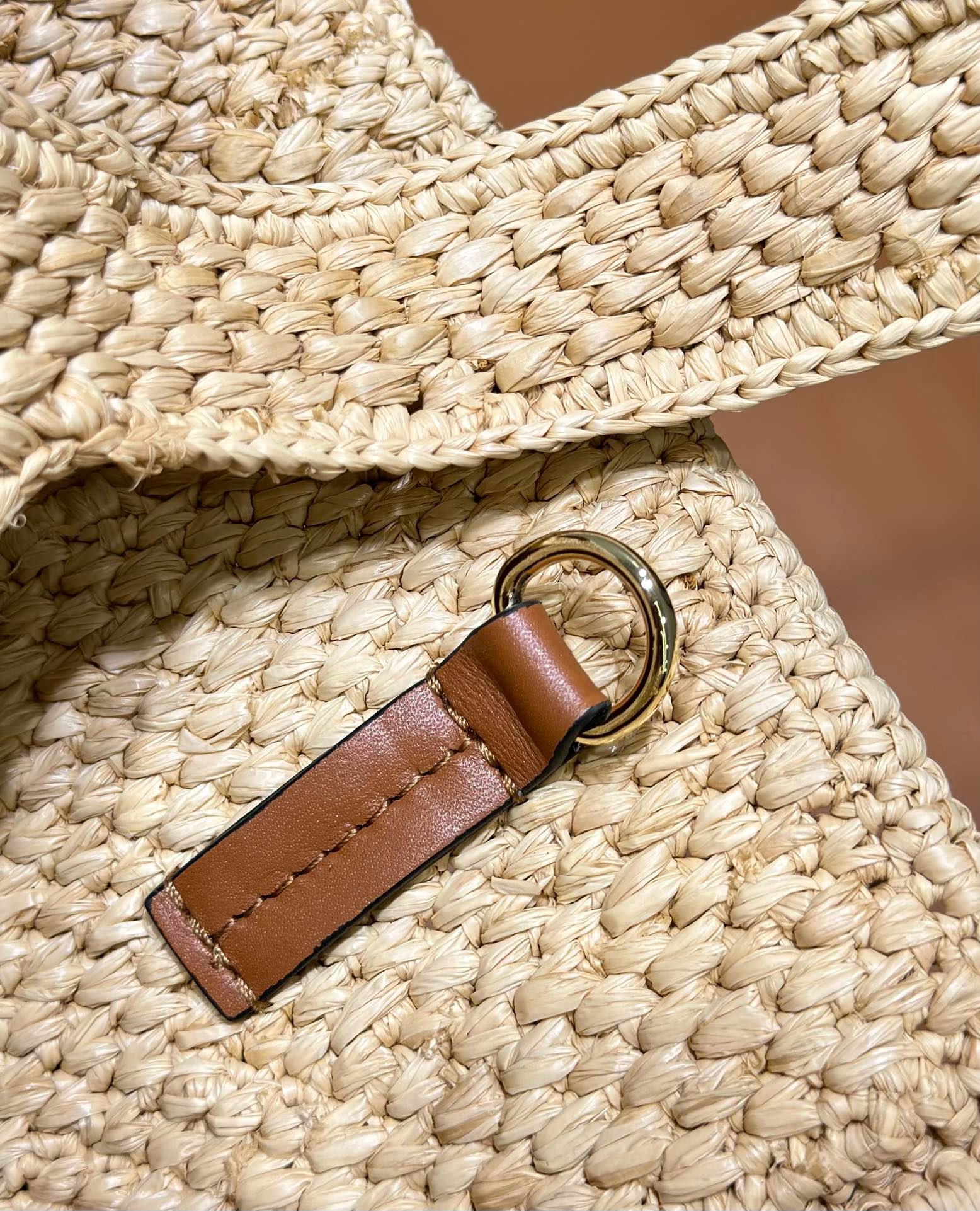 Сумка женская Loewe Tote бежевого цвета с чёрной вышивкой(24 см.)