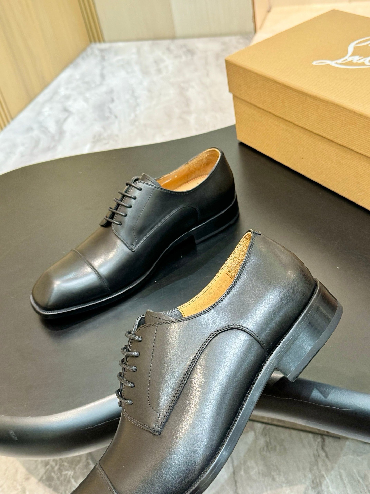Туфли-оксфорды мужские Christian Louboutin Greggory чёрного цвета