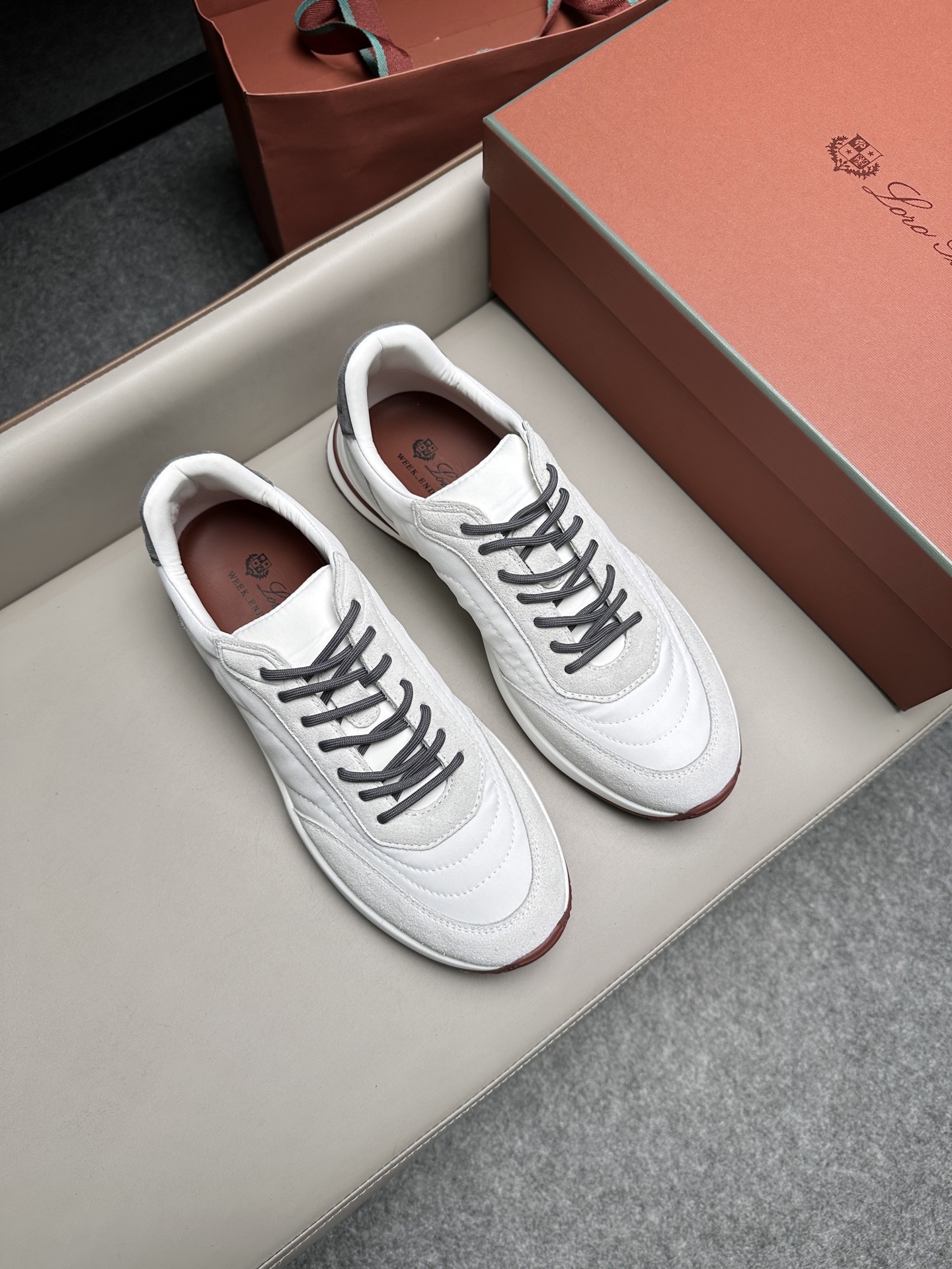 Кроссовки мужские в стиле Loro Piana белого цвета