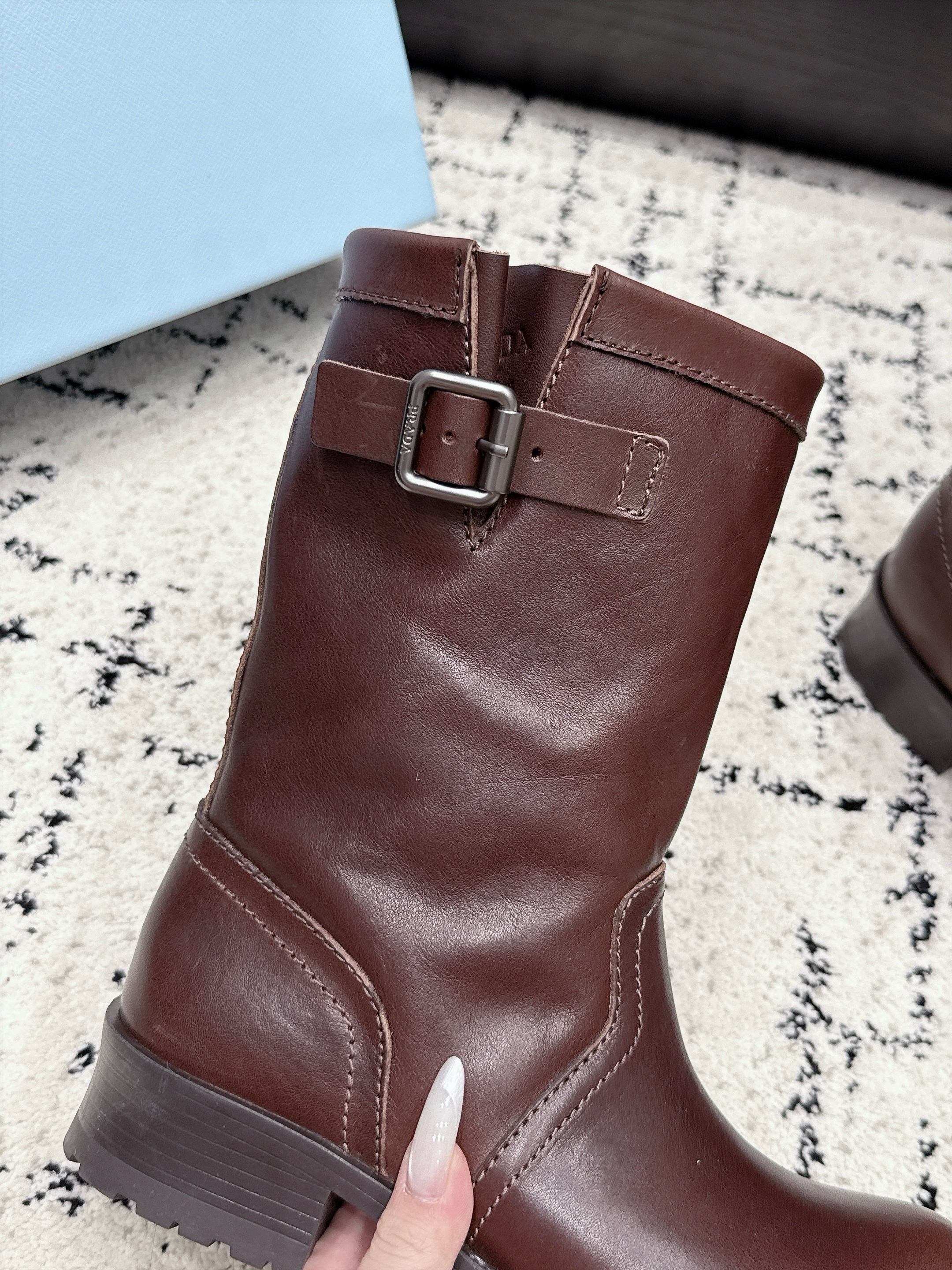 Сапоги женские Prada Leather Mid-Calf Boots тёмно-коричневого цвета