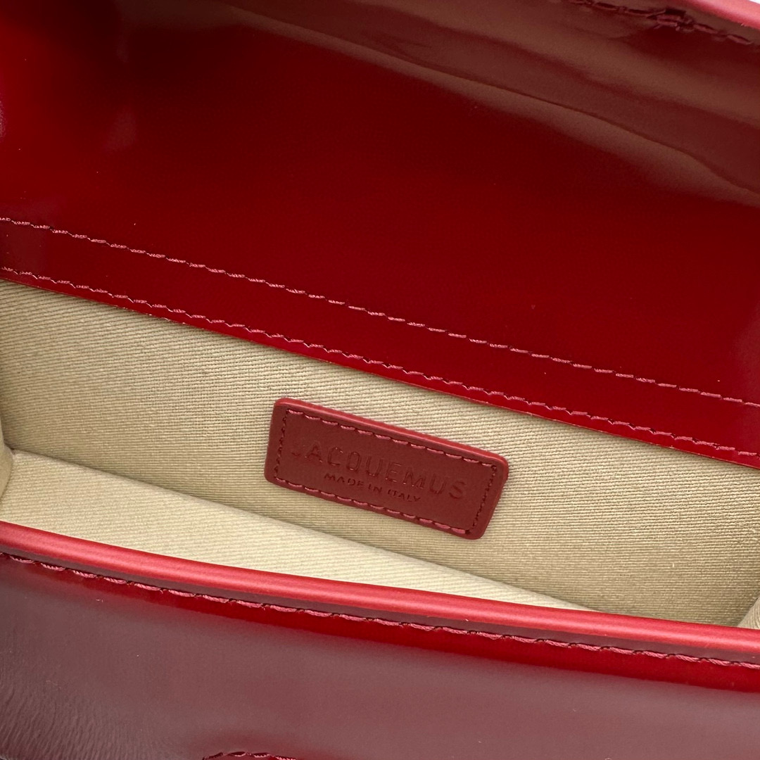 Сумка женская Jacquemus Bambino мини из лакированной кожи красного цвета