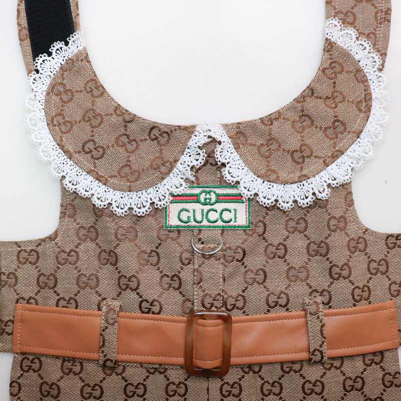 Жилет-платье для собак в стиле Gucci Monogram с кружевным воротником и ремешком